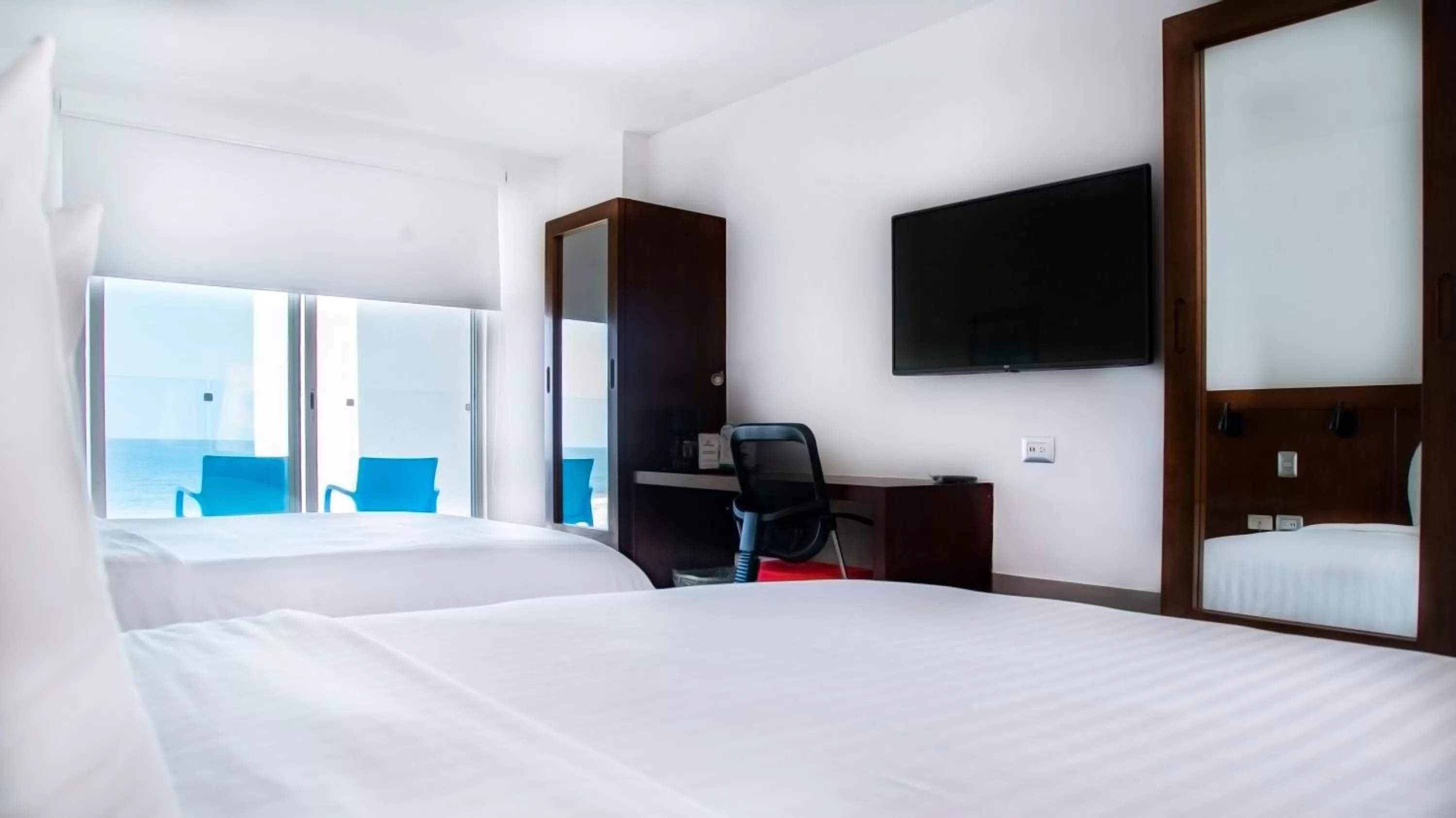 TV and multimedia in Park Inn by Radisson Mazatlan