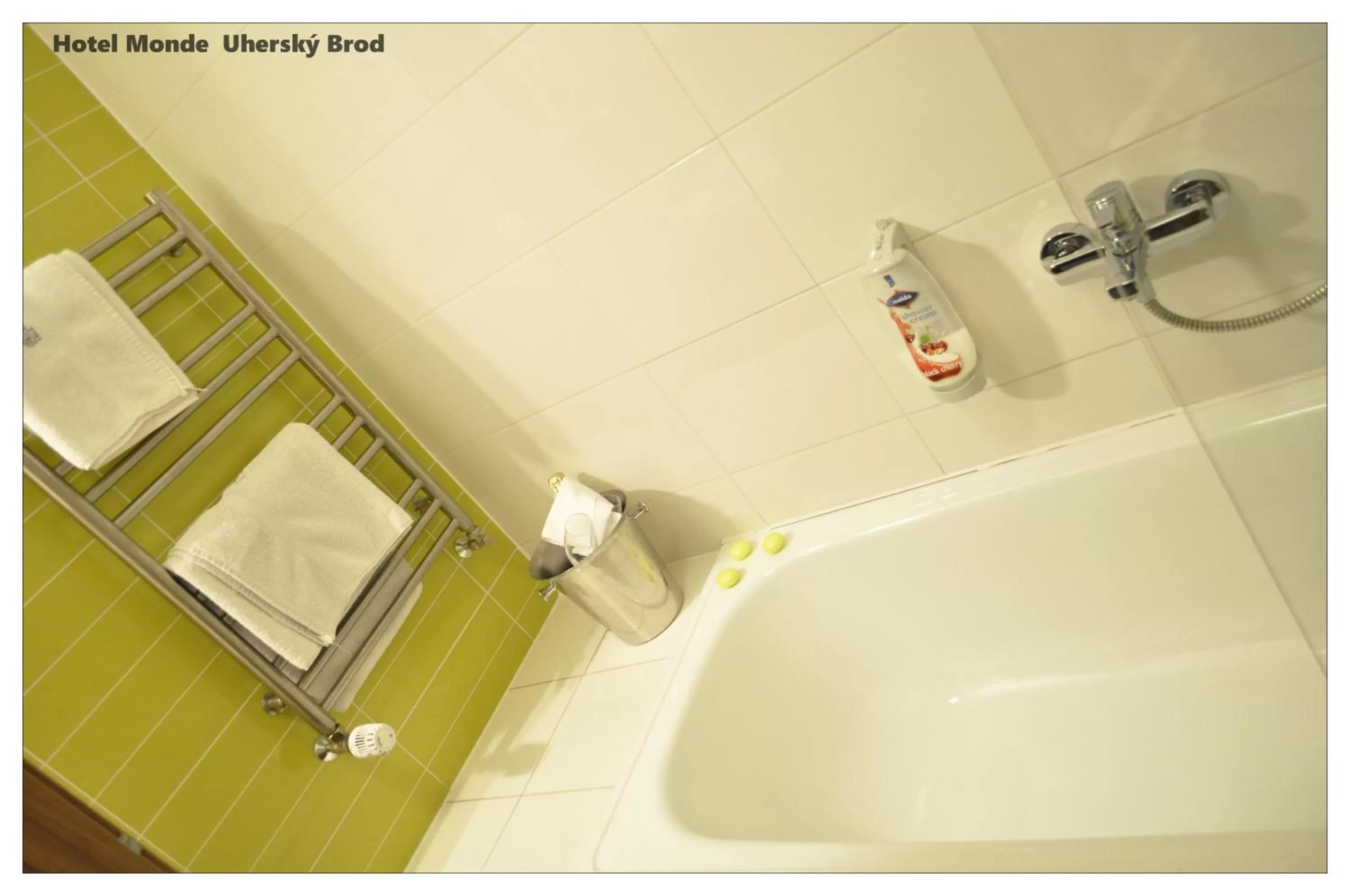 Bathroom in Hotel Monde