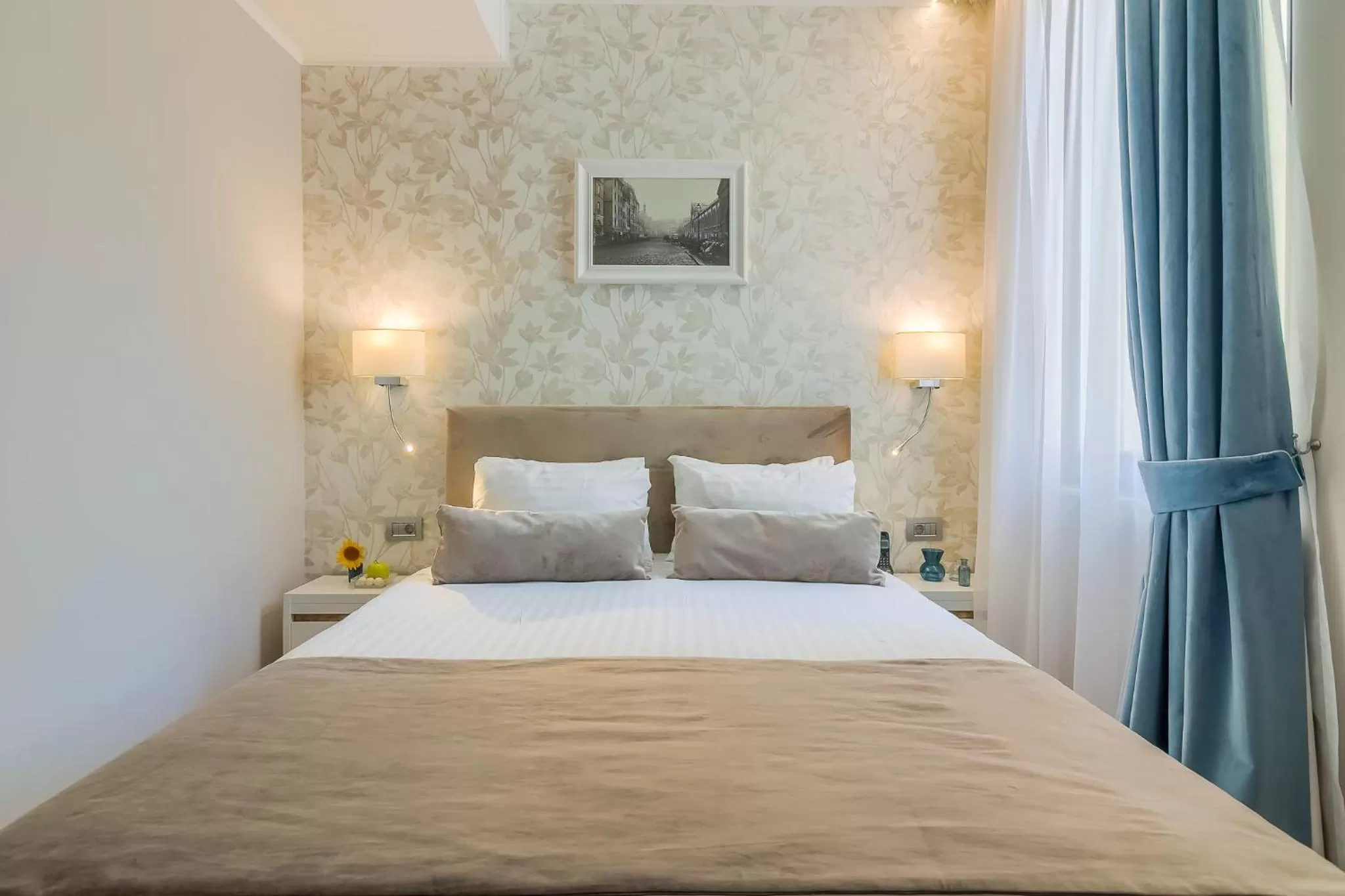 Bed in New Era Hotel Old Town Party Zone Bucharest- parking with fee nearby - NOT at the hotel !