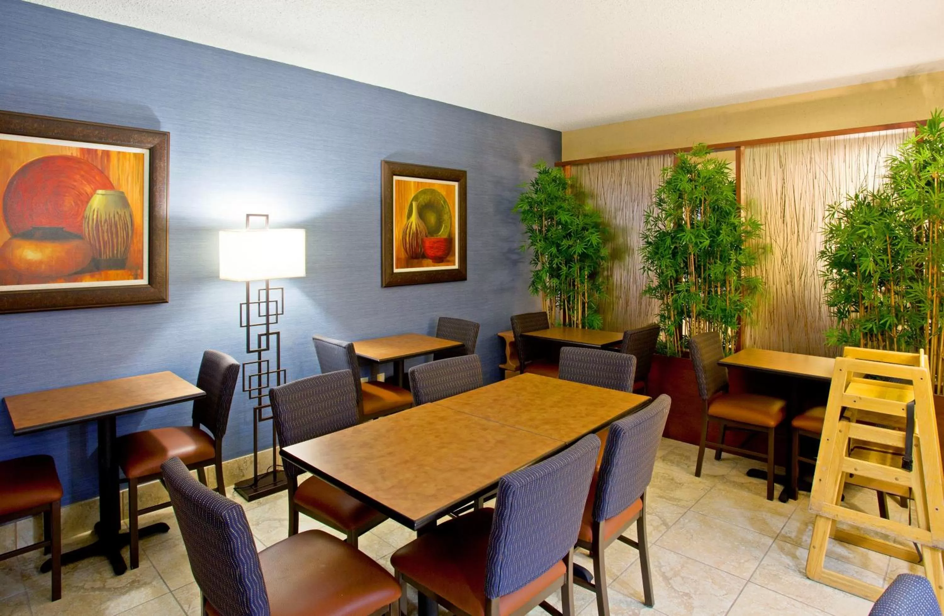 Restaurant/places to eat in Holiday Inn Express Scottsdale North by IHG