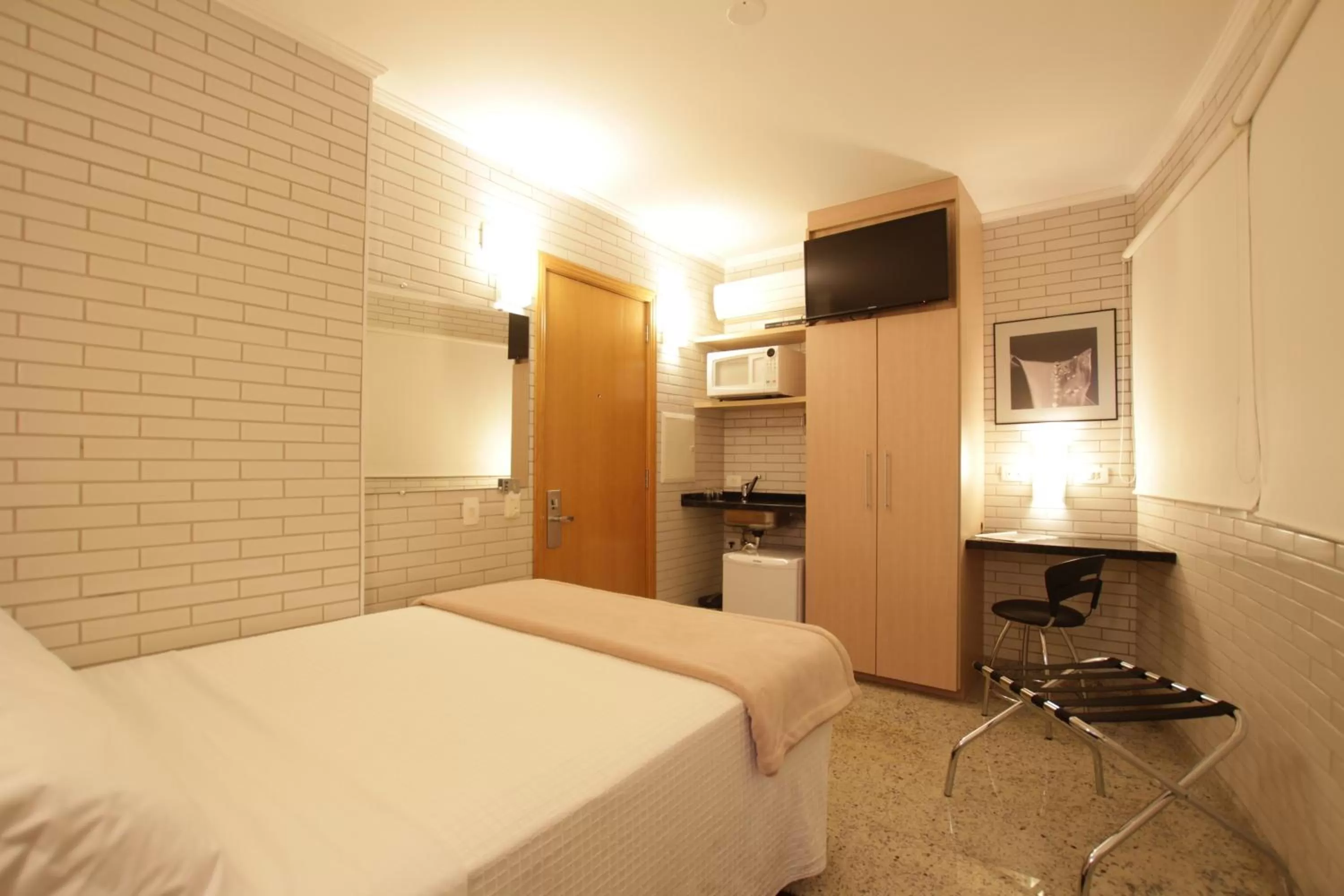 Bedroom, Bed in Hotel Confiance Centro Cívico