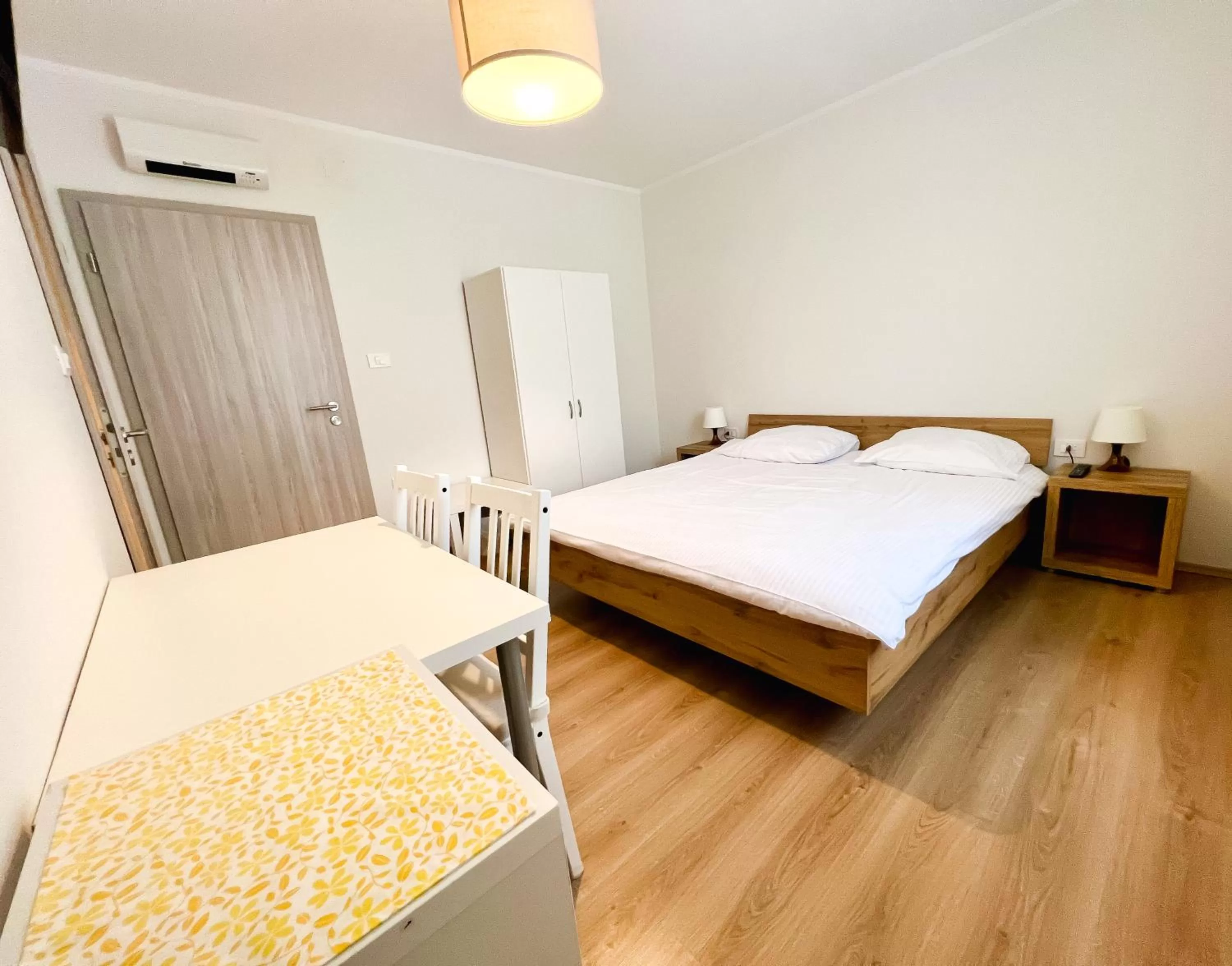 Bed in HOP HOUSE Garni Hotel