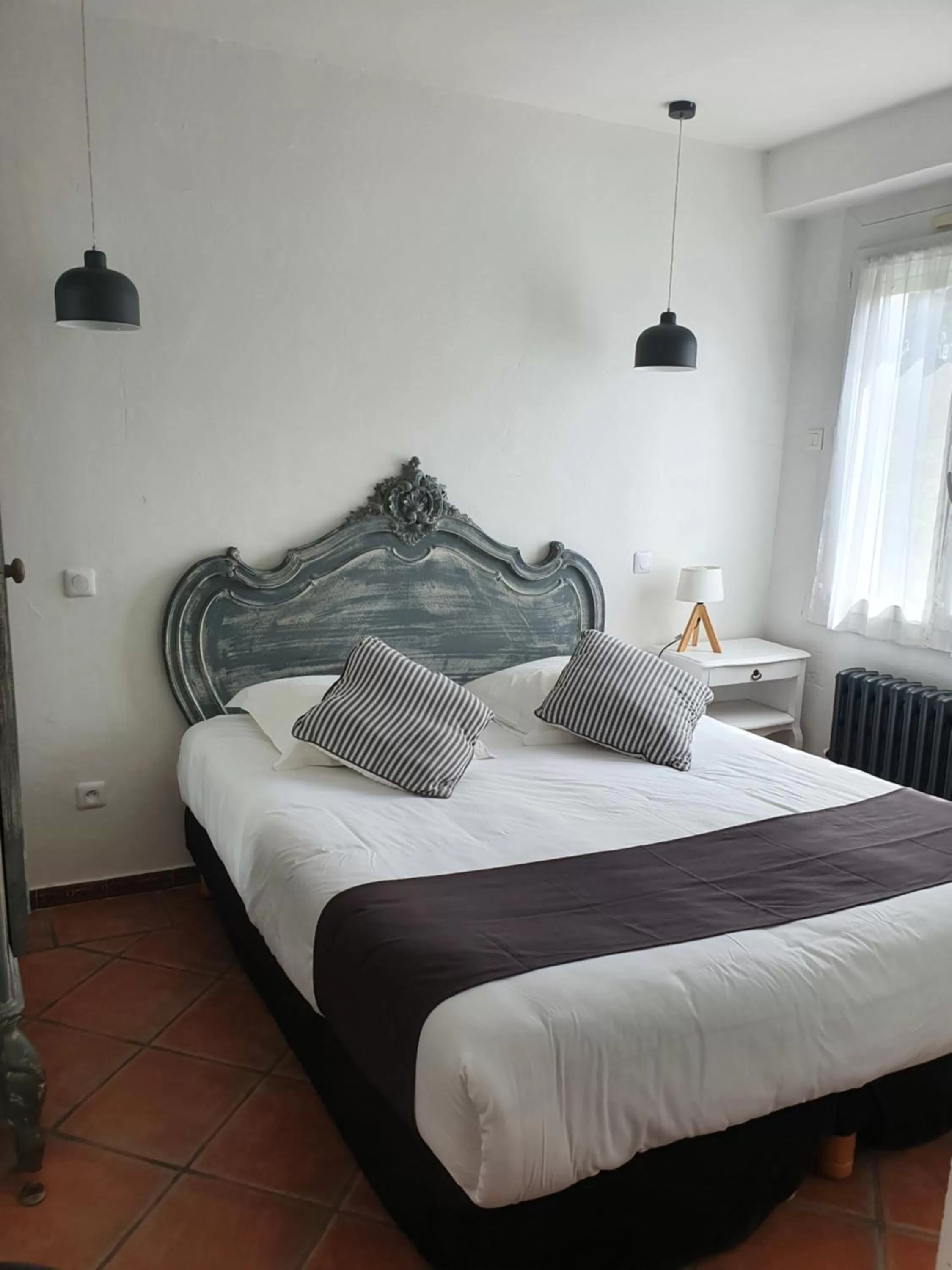 Bed in The Originals Boutique, Clair Hôtel, Martigues