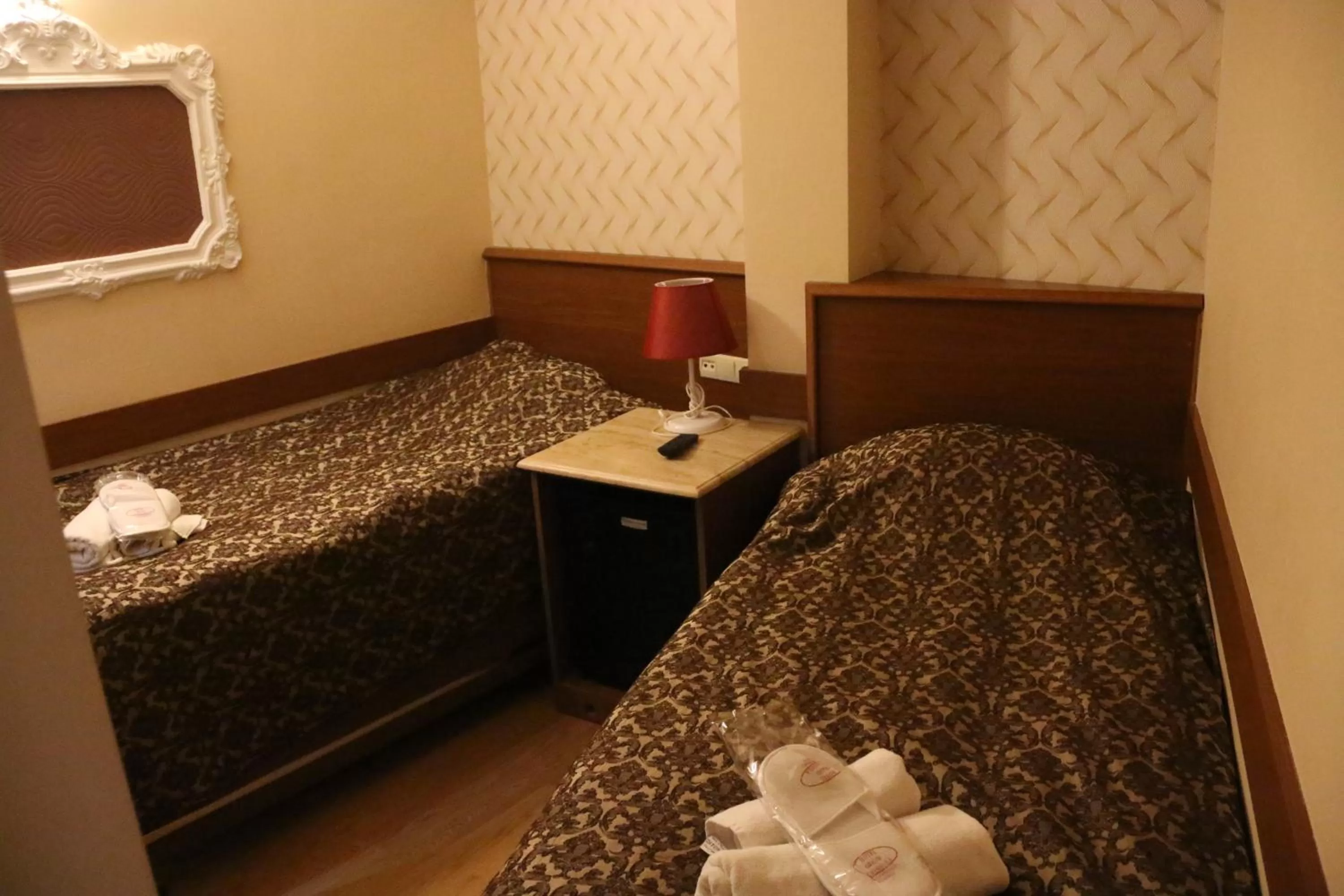 Bedroom, Bed in Grand Peninsula Hotel