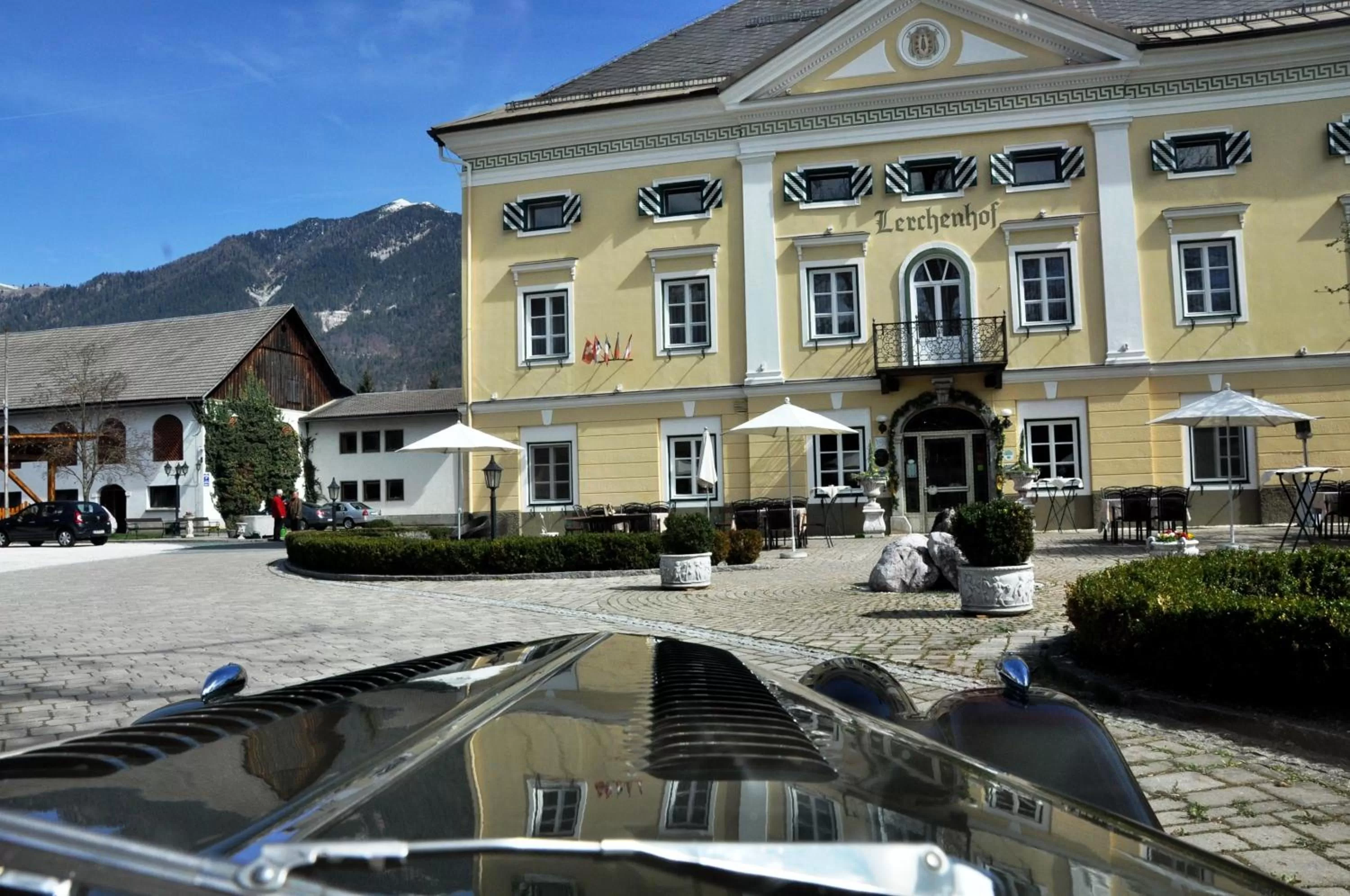Facade/entrance, Property Building in Hotel Schloss Lerchenhof