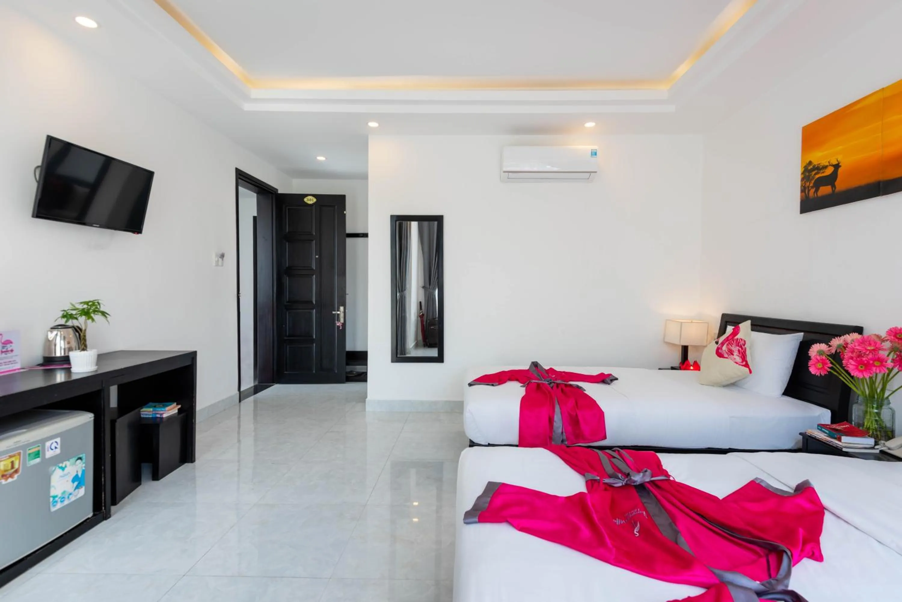 Bedroom, Bed in Flamingo Villa Homestay - Big Rooms with Balcony - Close to Hoi An Old Town 200m & Temple Bridge - Large Outside Pool for Sun Bathing