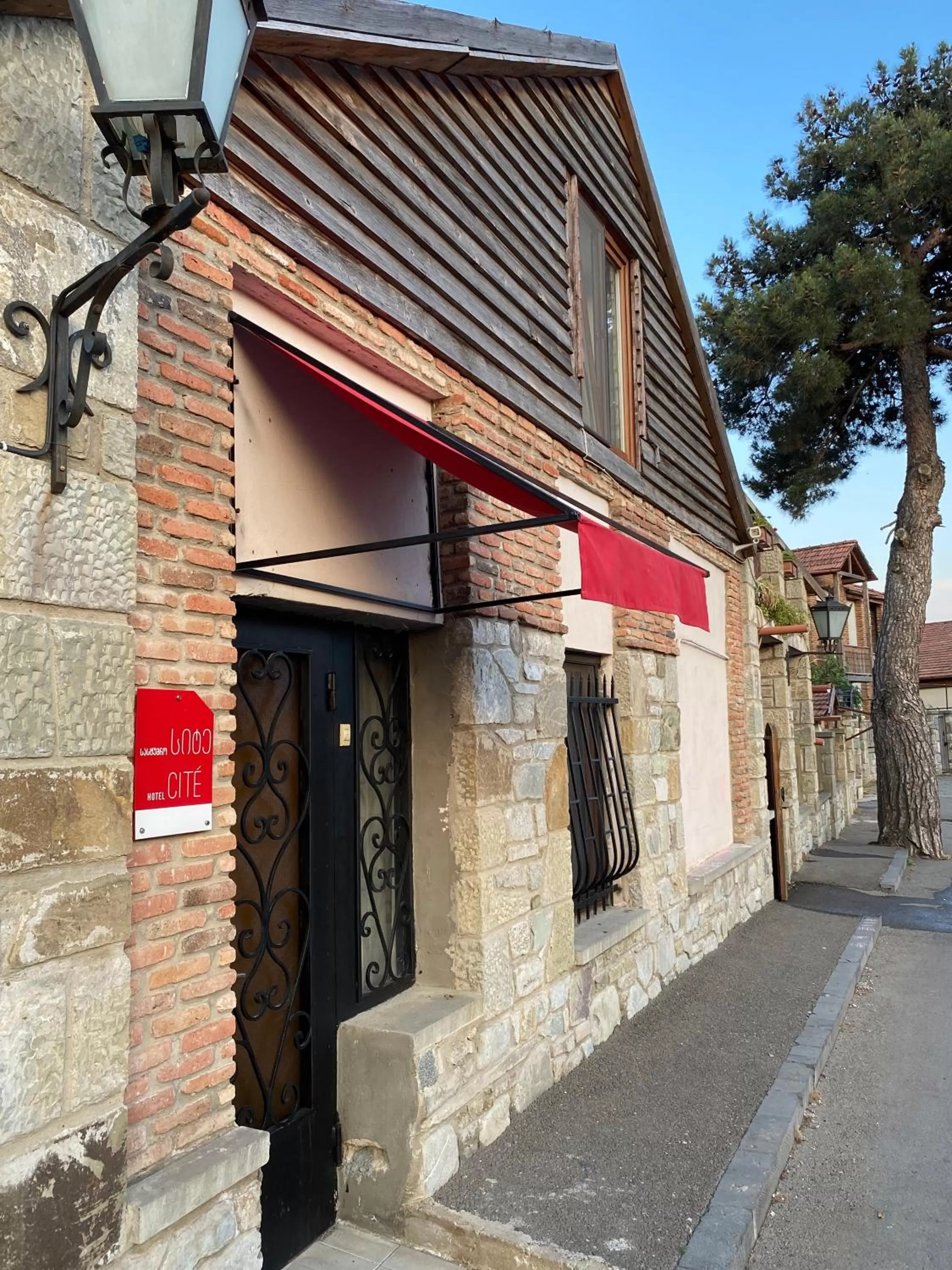 Property Building in Hotel Cité
