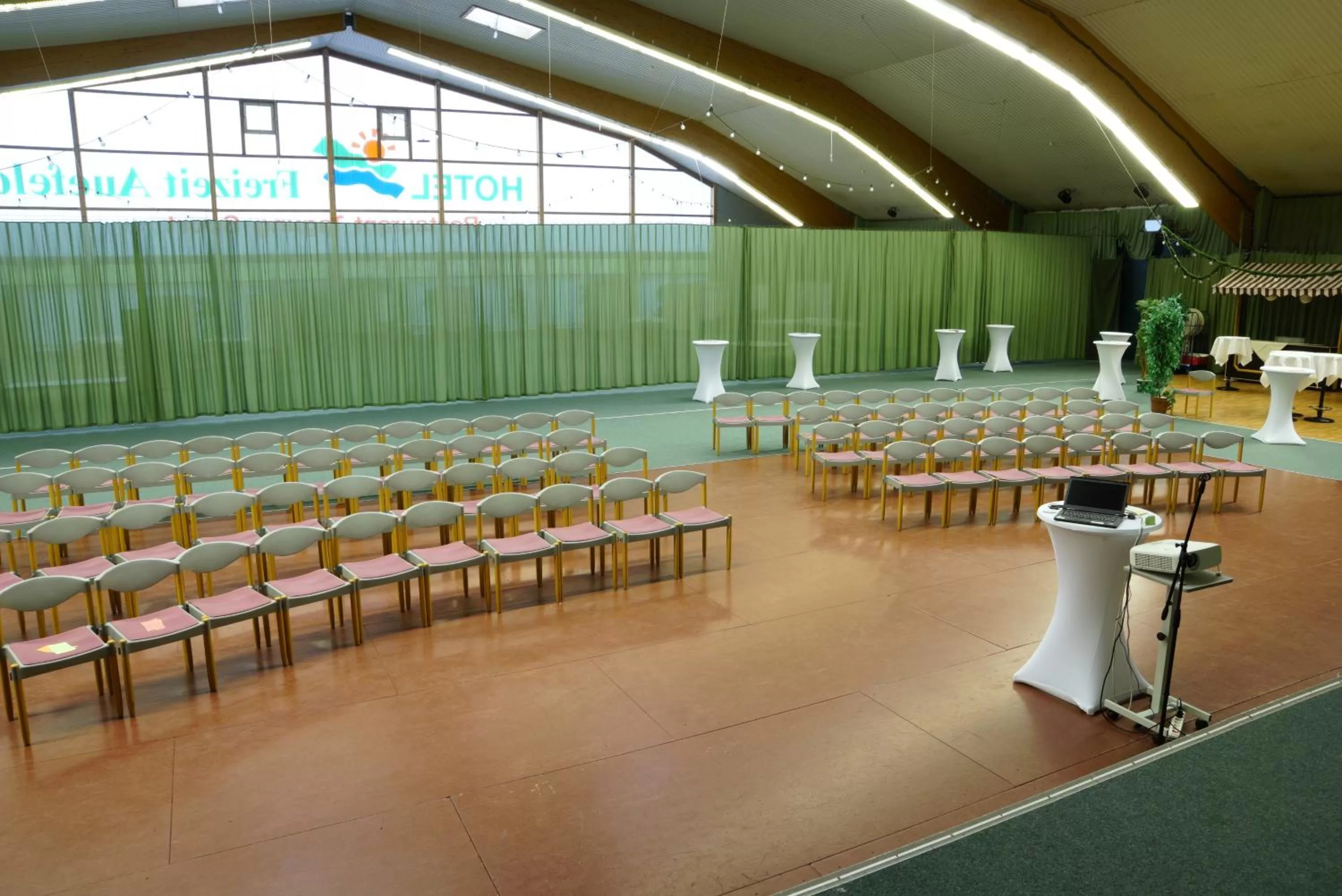 Banquet/Function facilities in Trans World Hotel Auefeld