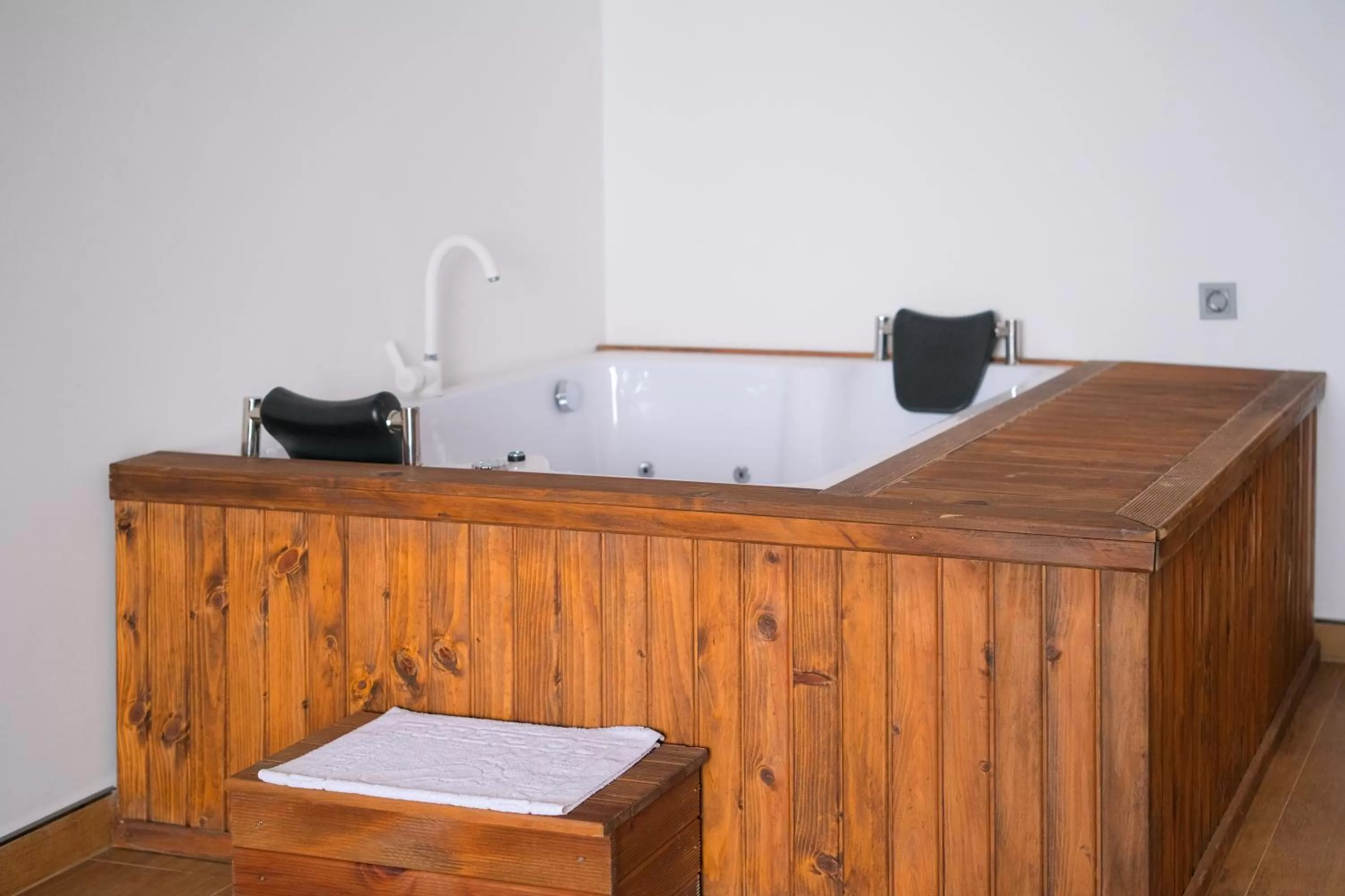 Hot Tub, Kitchen/Kitchenette in Sapanca Villa Suite Boutique Hotel