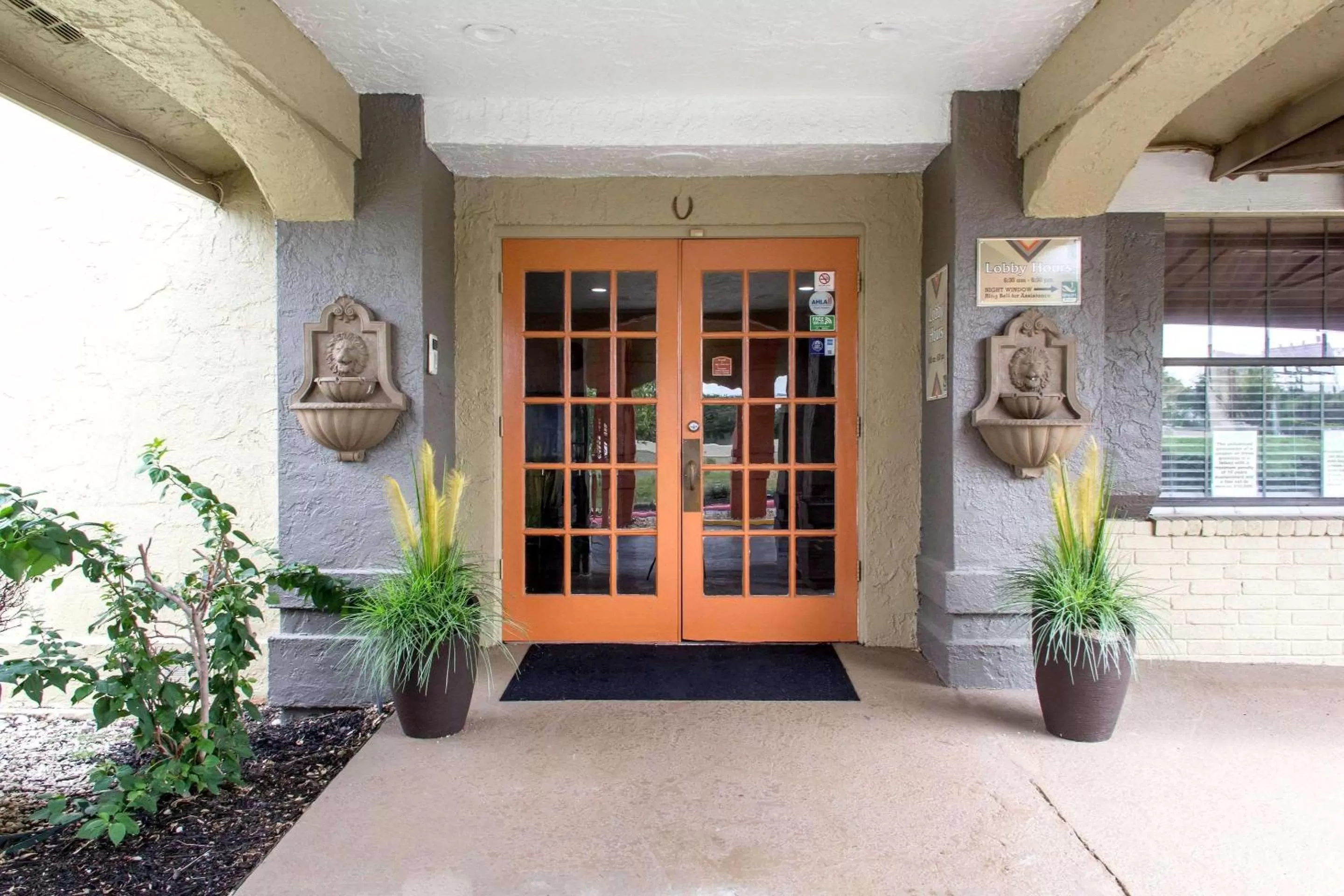 Property building in Quality Inn & Suites I-35 near Frost Bank Center