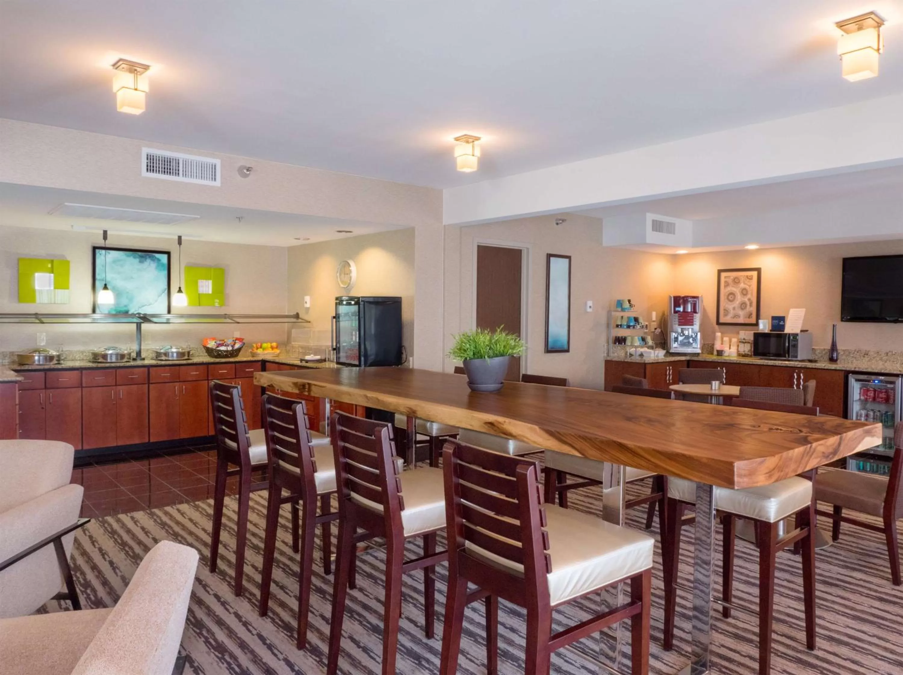 Photo of the whole room in Hilton Phoenix Airport