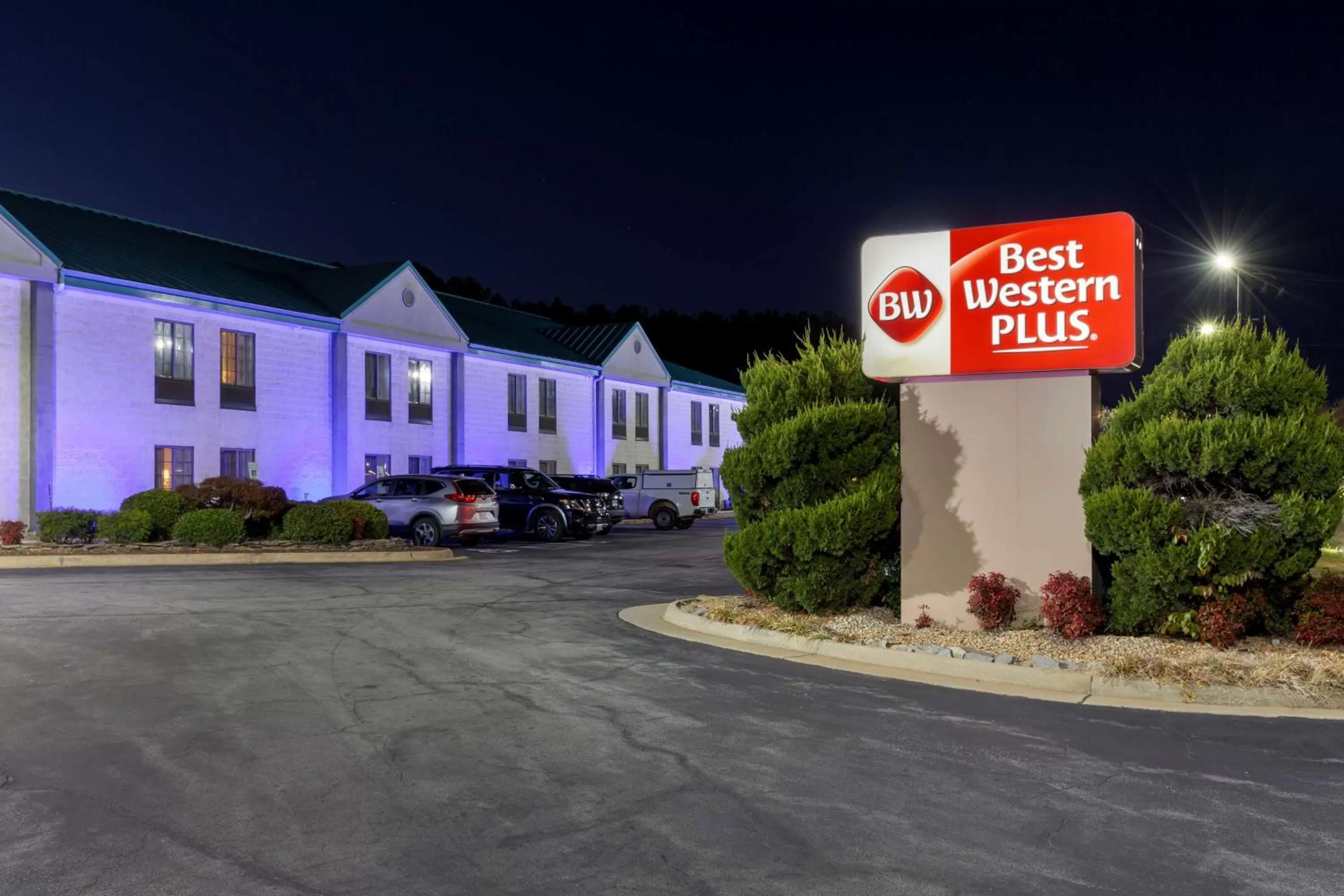 Property building in Best Western Plus South Hill Inn