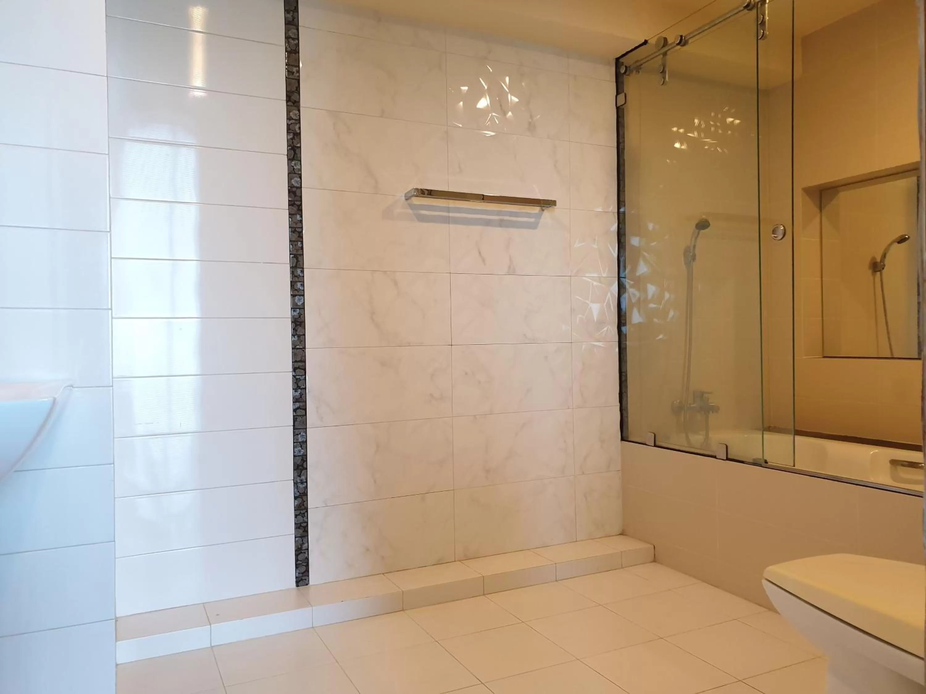 Bathroom in โรงแรม ชาโตว์วิสต้า