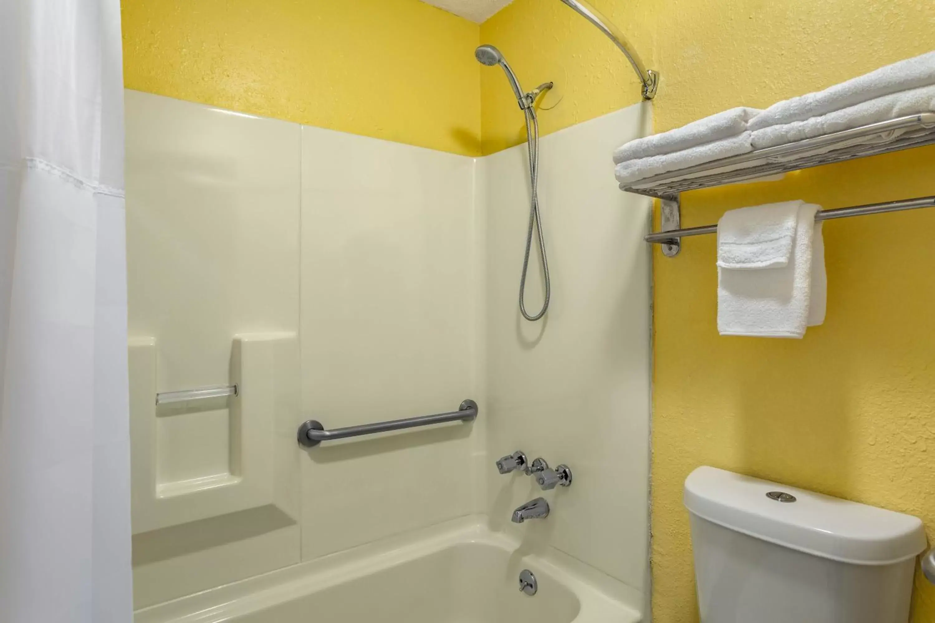 Queen Room with Two Queen Beds - Mobility Access/Non-Smoking in Days Inn by Wyndham Greensboro Airport Queen Room with Two Queen Beds - Mobility Access/Non-Smoking in Days Inn by Wyndham Greensboro Airport