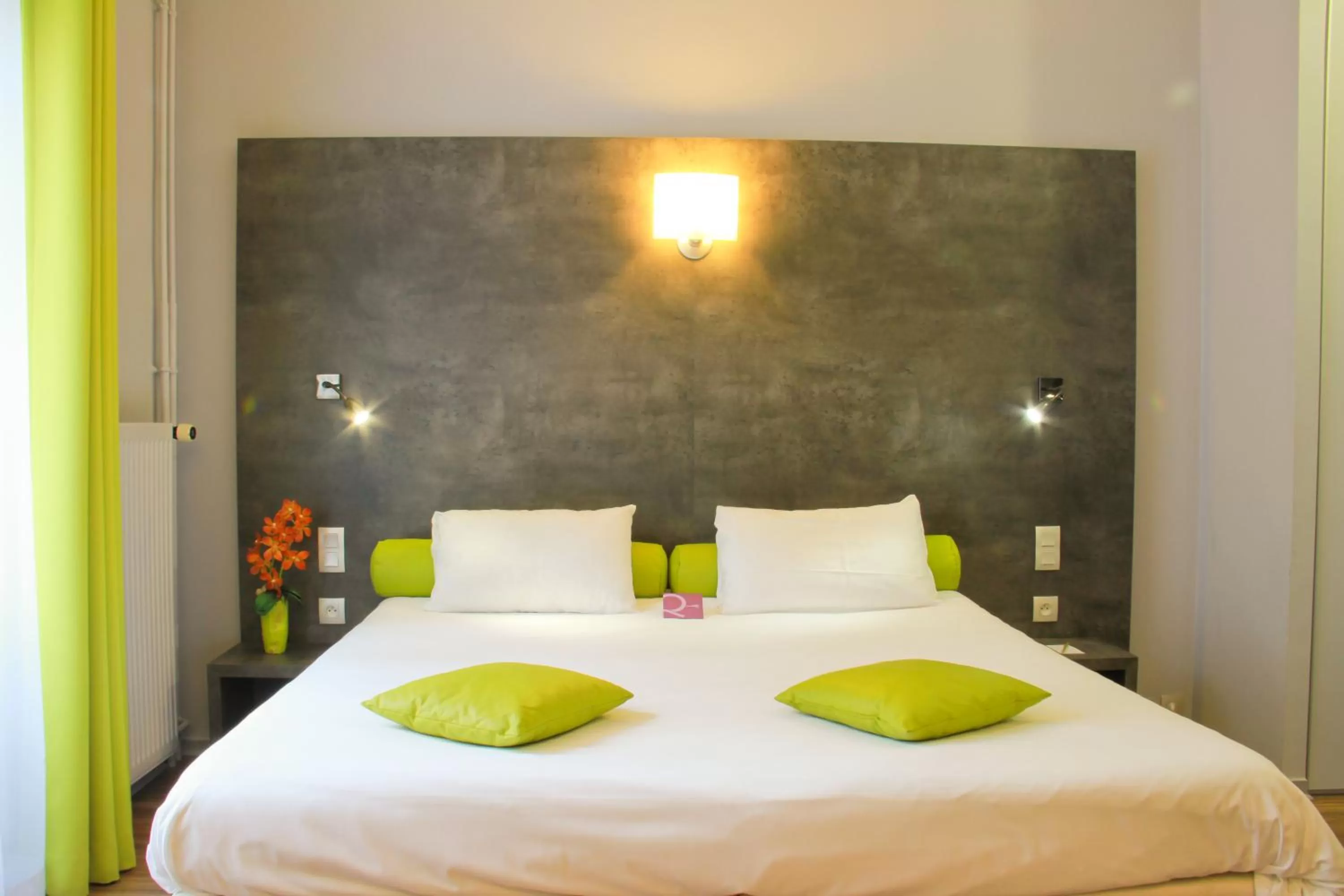 Bedroom, Bed in Hôtel Mercure Saint-Nectaire Spa & Bien-être