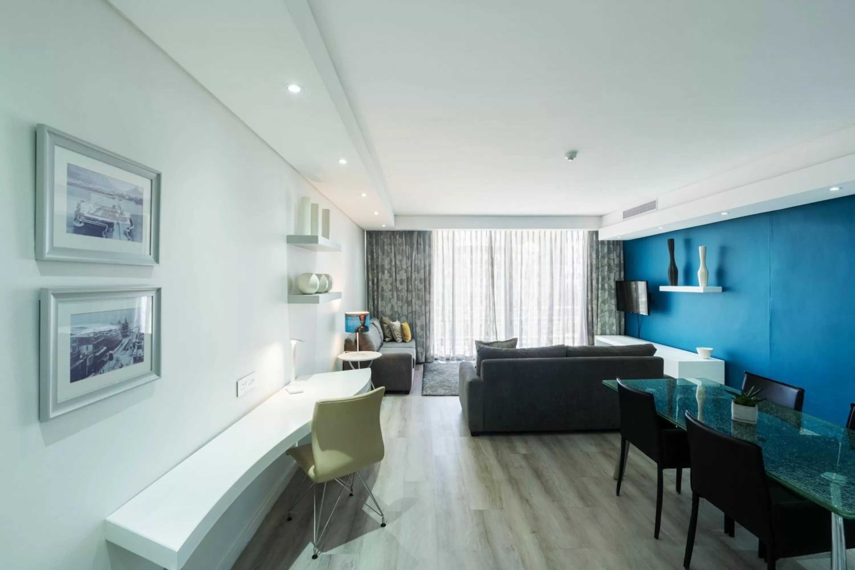 Photo of the whole room in Protea Hotel by Marriott Cape Town North Wharf