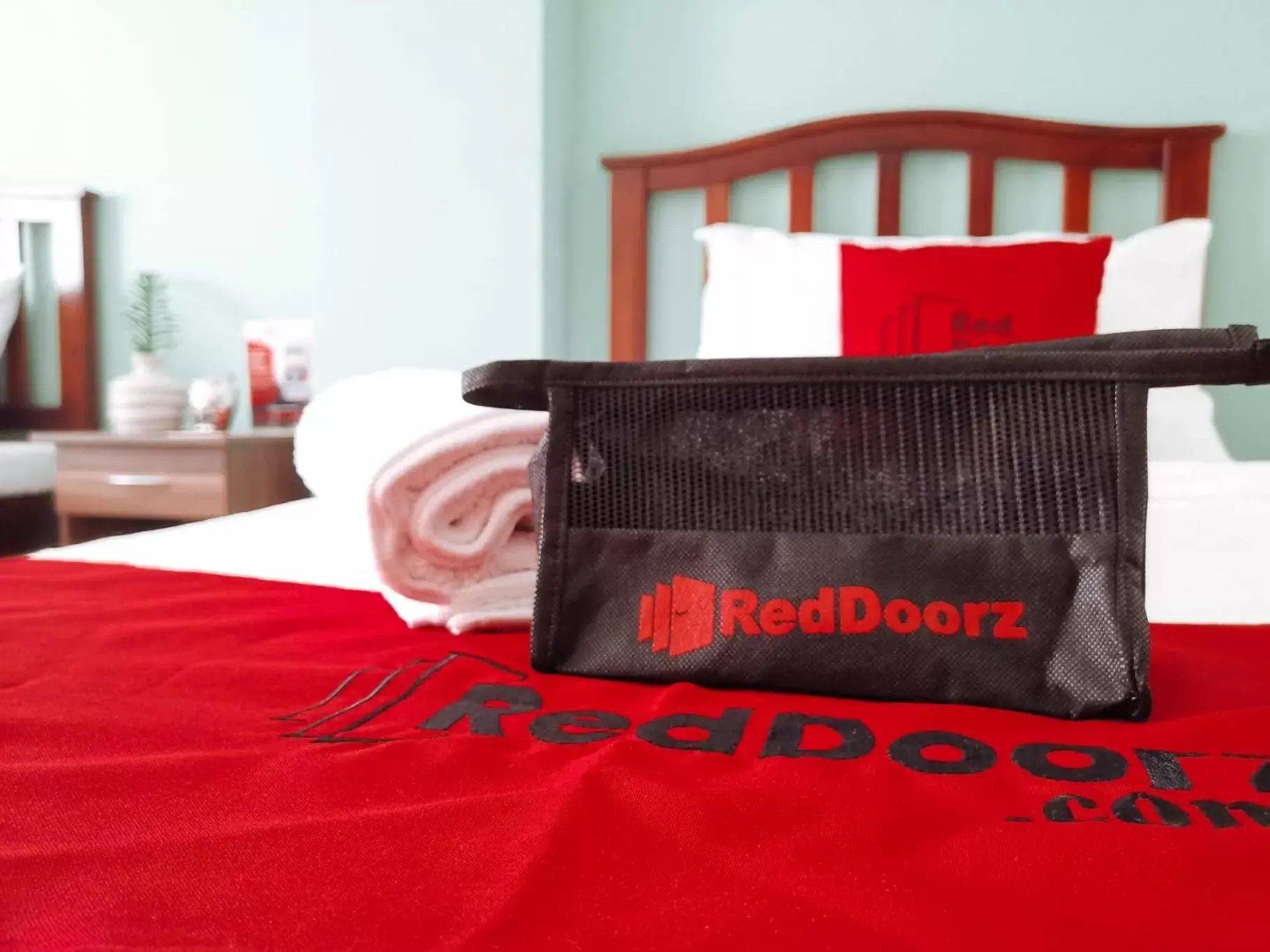 Standard Twin Room in RedDoorz Plus near Bangko Sentral Ng Pilipinas Davao Standard Twin Room in RedDoorz Plus near Bangko Sentral Ng Pilipinas Davao