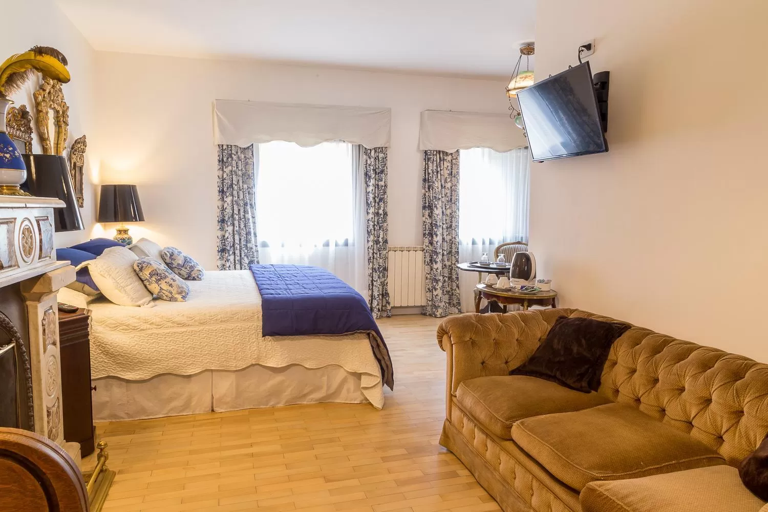 Bed, TV/Entertainment Center in Virreinato Hotel Boutique