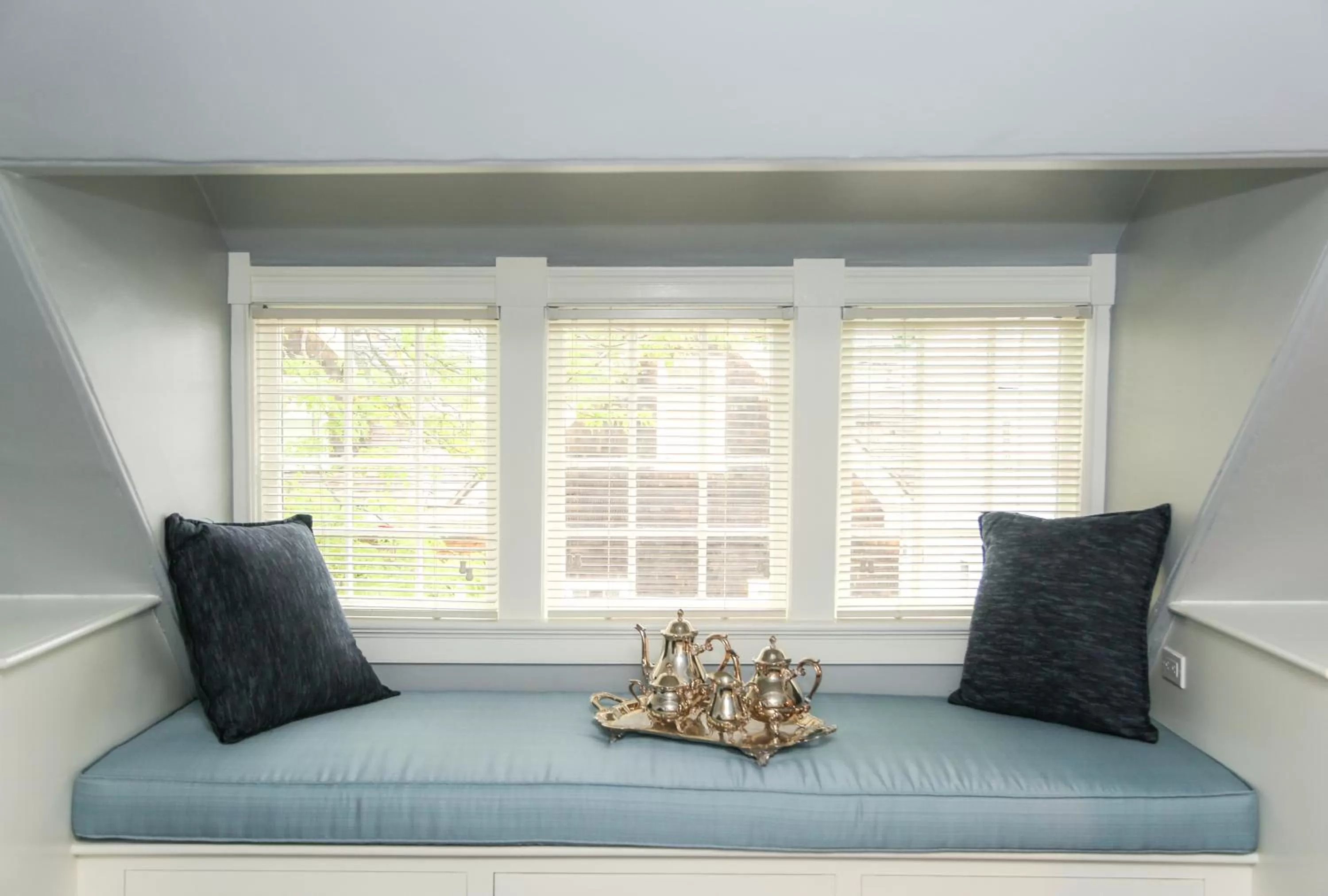 Seating area in Almondy Inn Bed & Breakfast