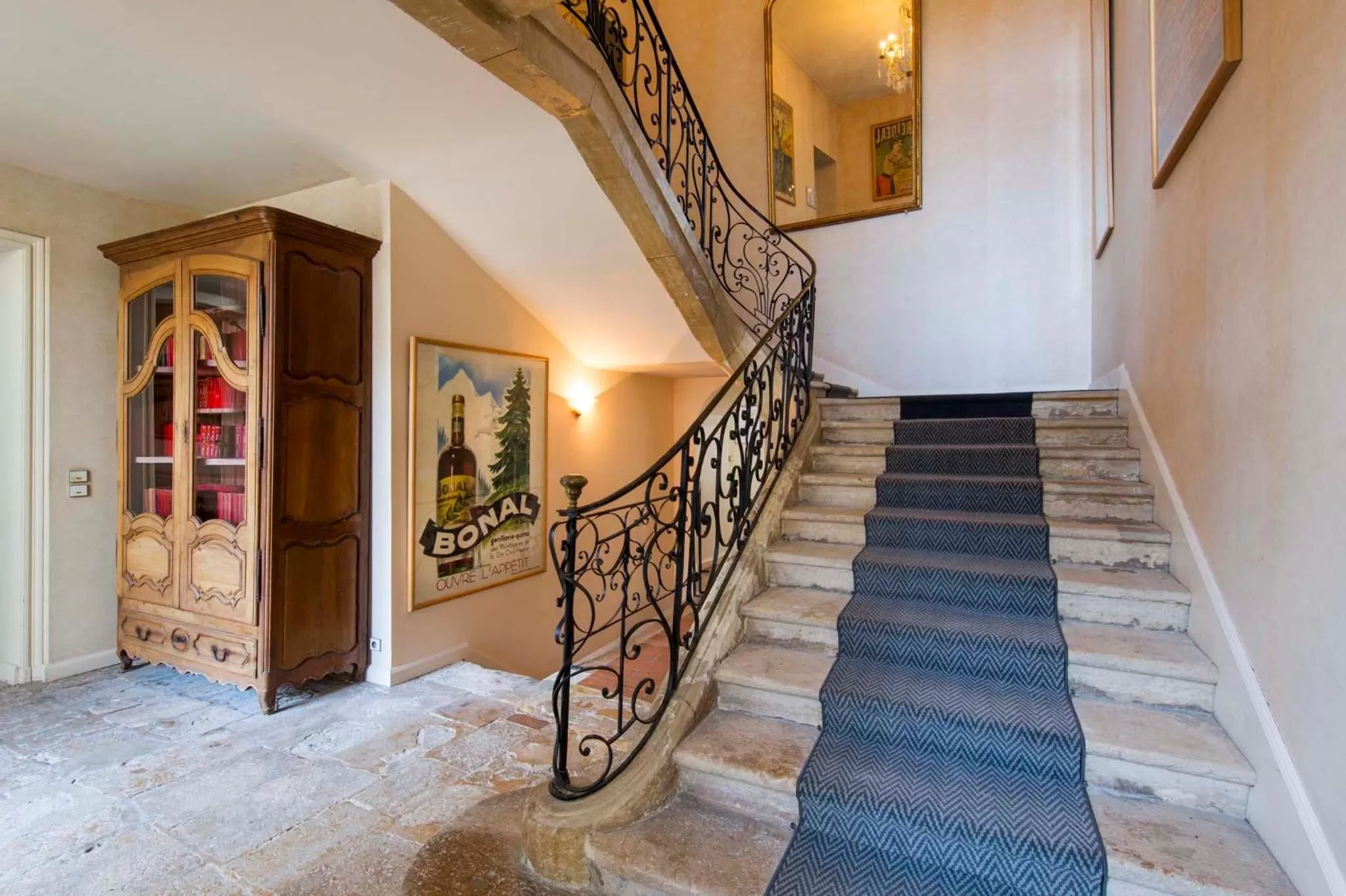 Decorative detail in Les Trois Lys