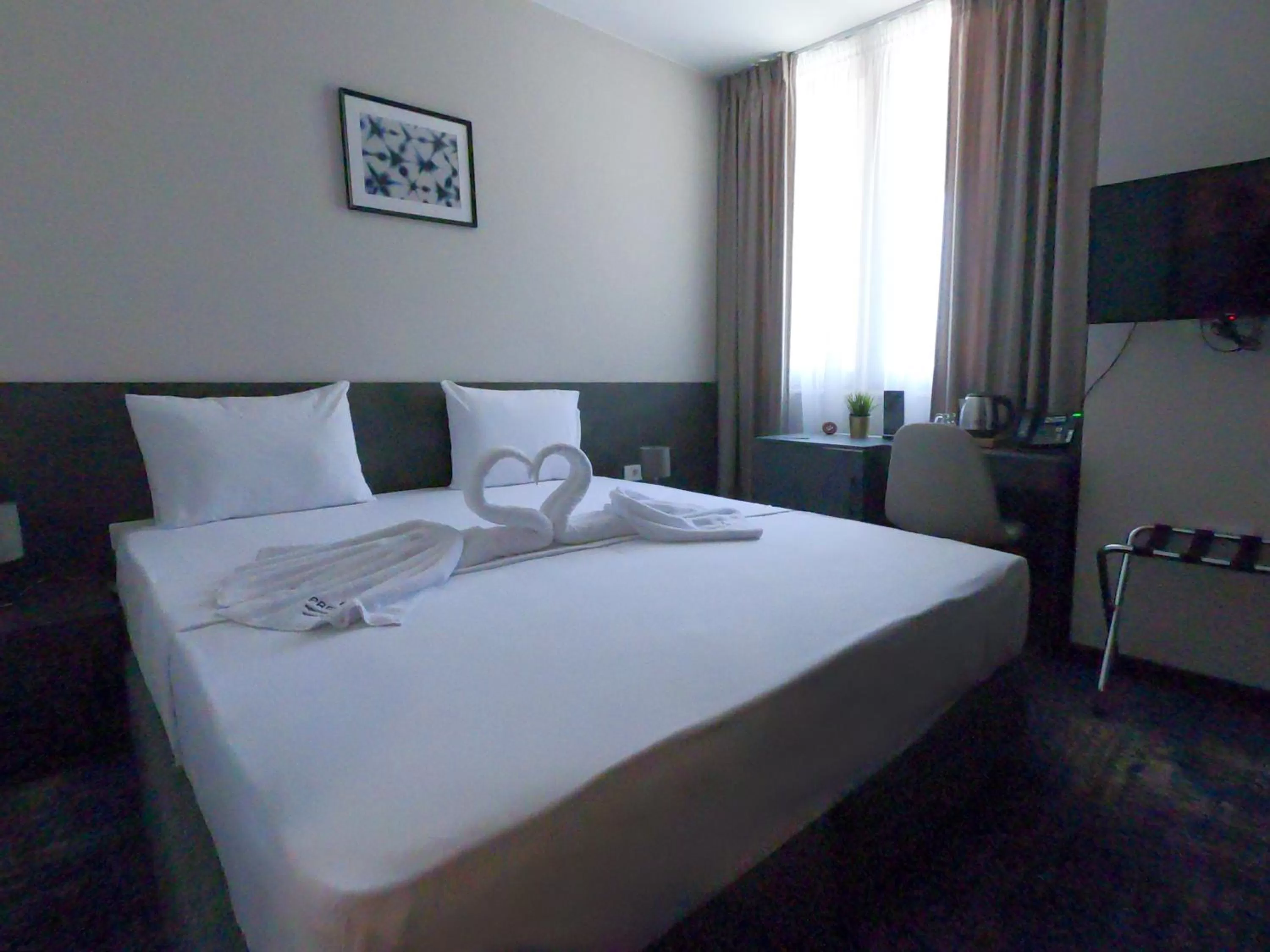 Bed in Hotel Premium