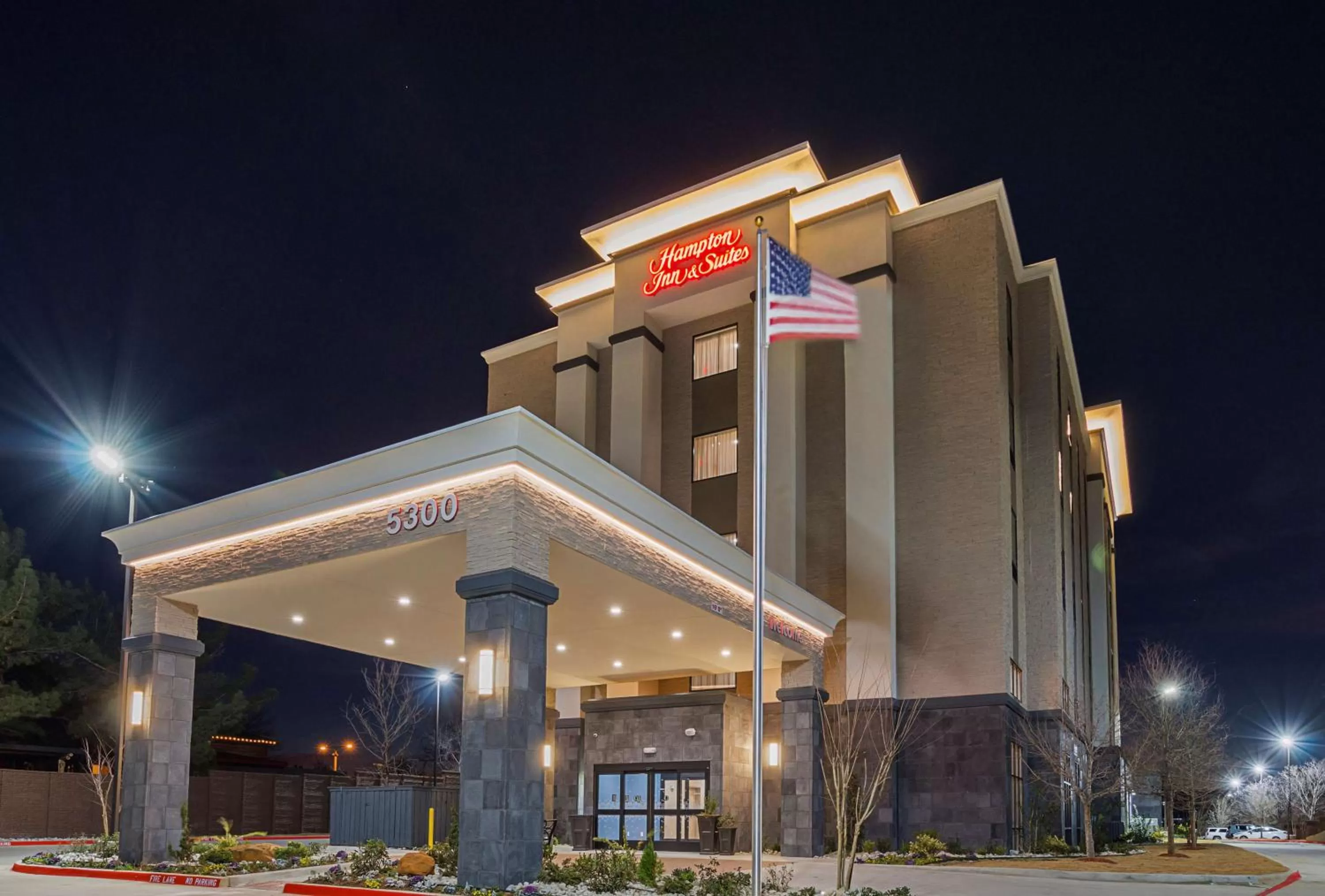 Property building in Hampton Inn & Suites Colleyville DFW Airport West