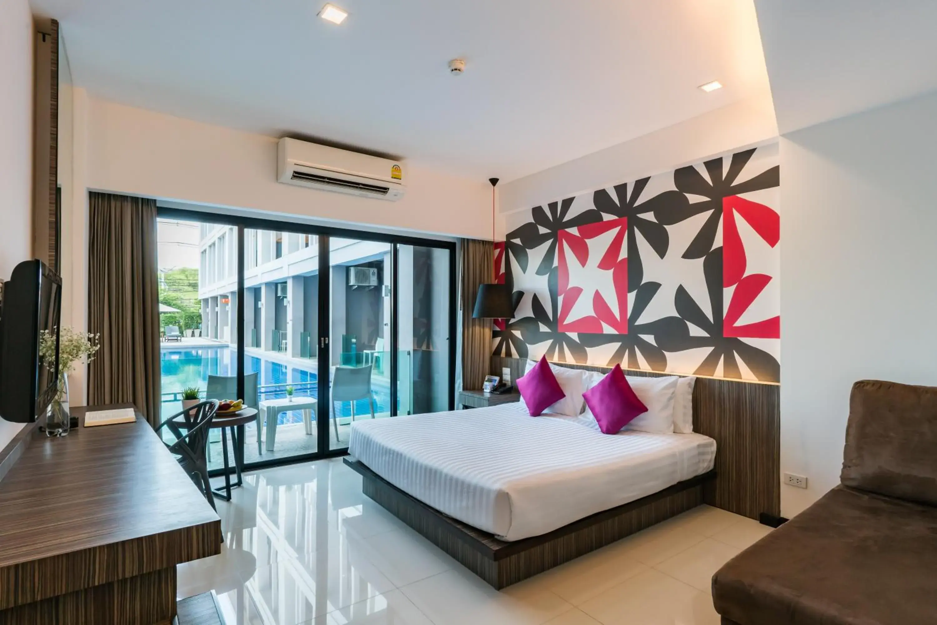 Deluxe Double Room with Pool Access in Hotel J Residence Pattaya Deluxe Double Room with Pool Access in Hotel J Residence Pattaya