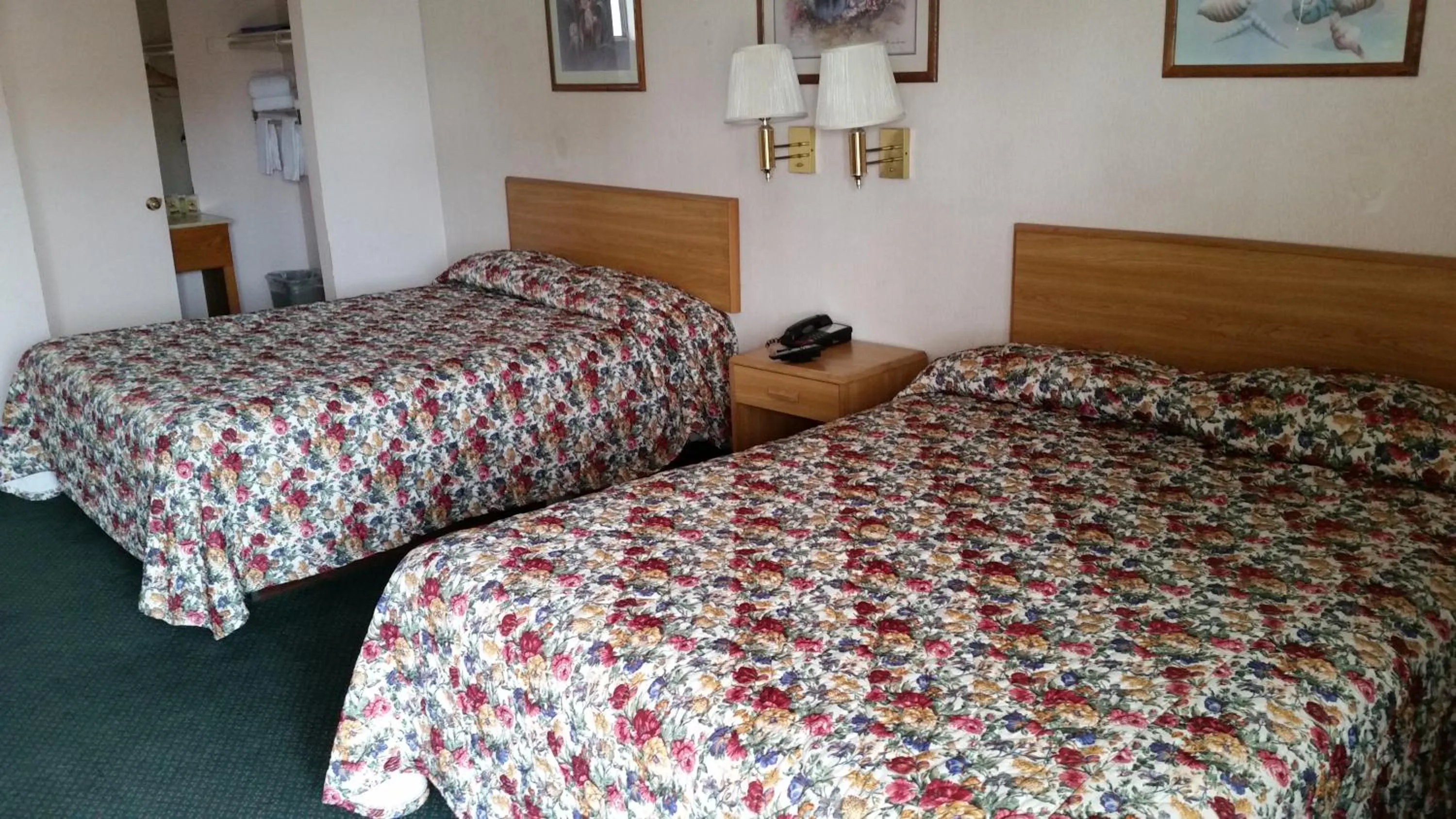 Bed in Economy Inn Motel