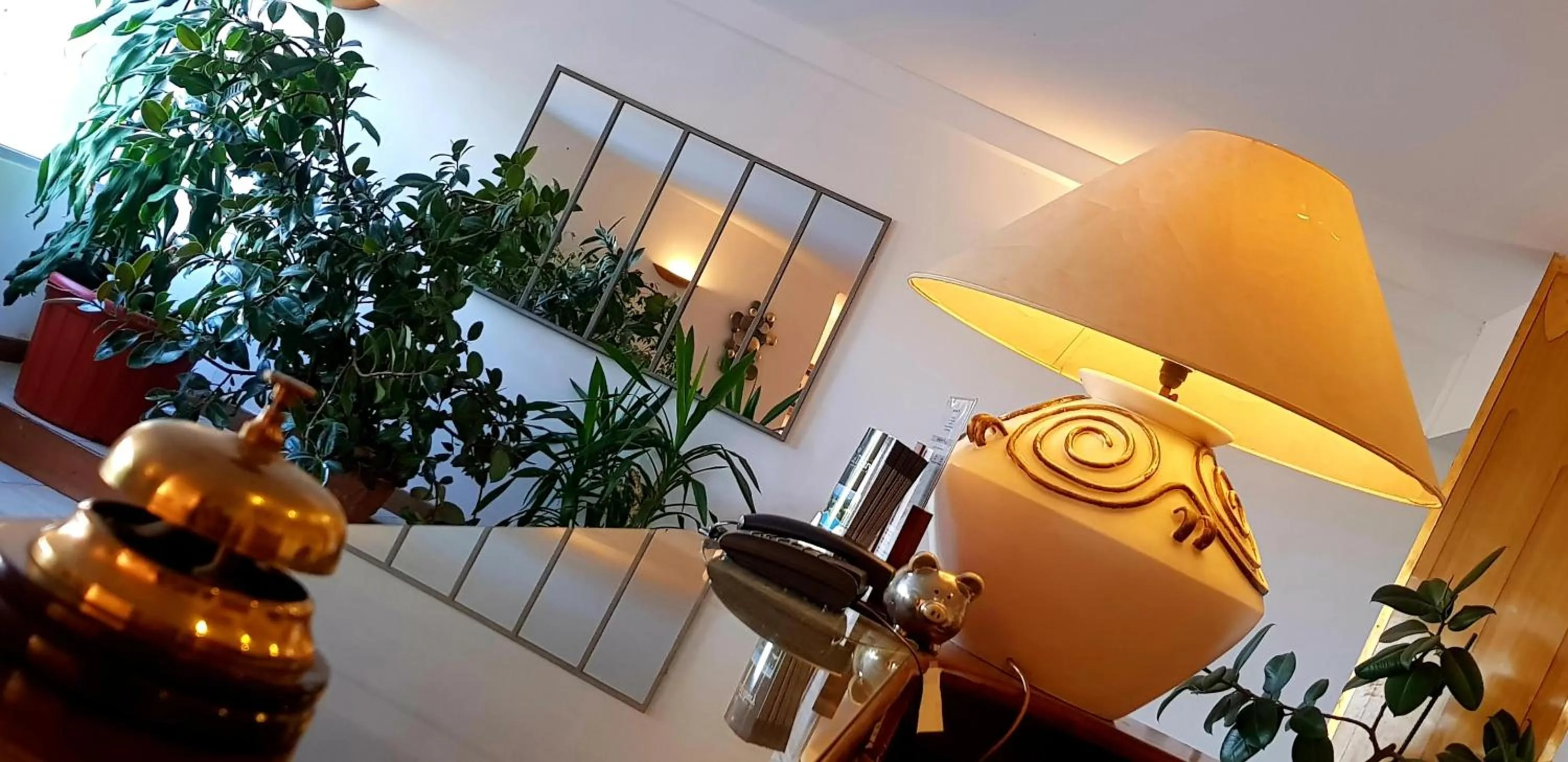 Library in Hotel Le Tilbury