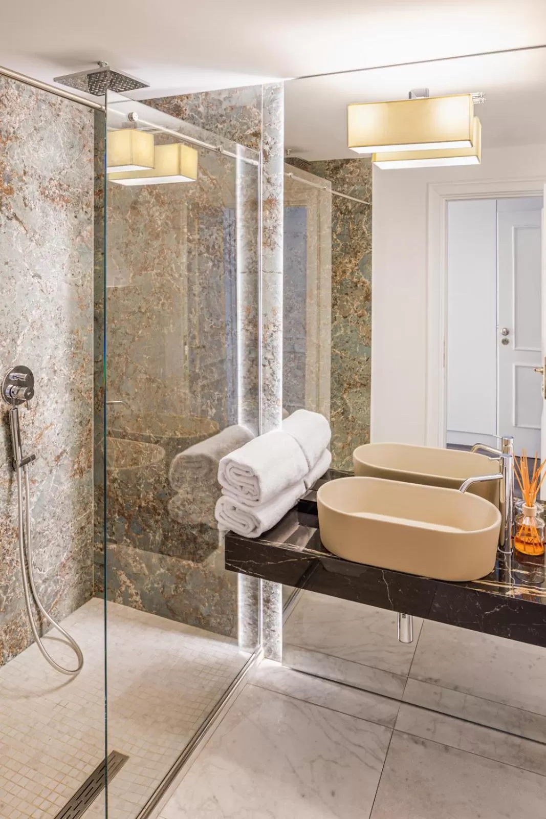 Shower in Monastero dei Santi