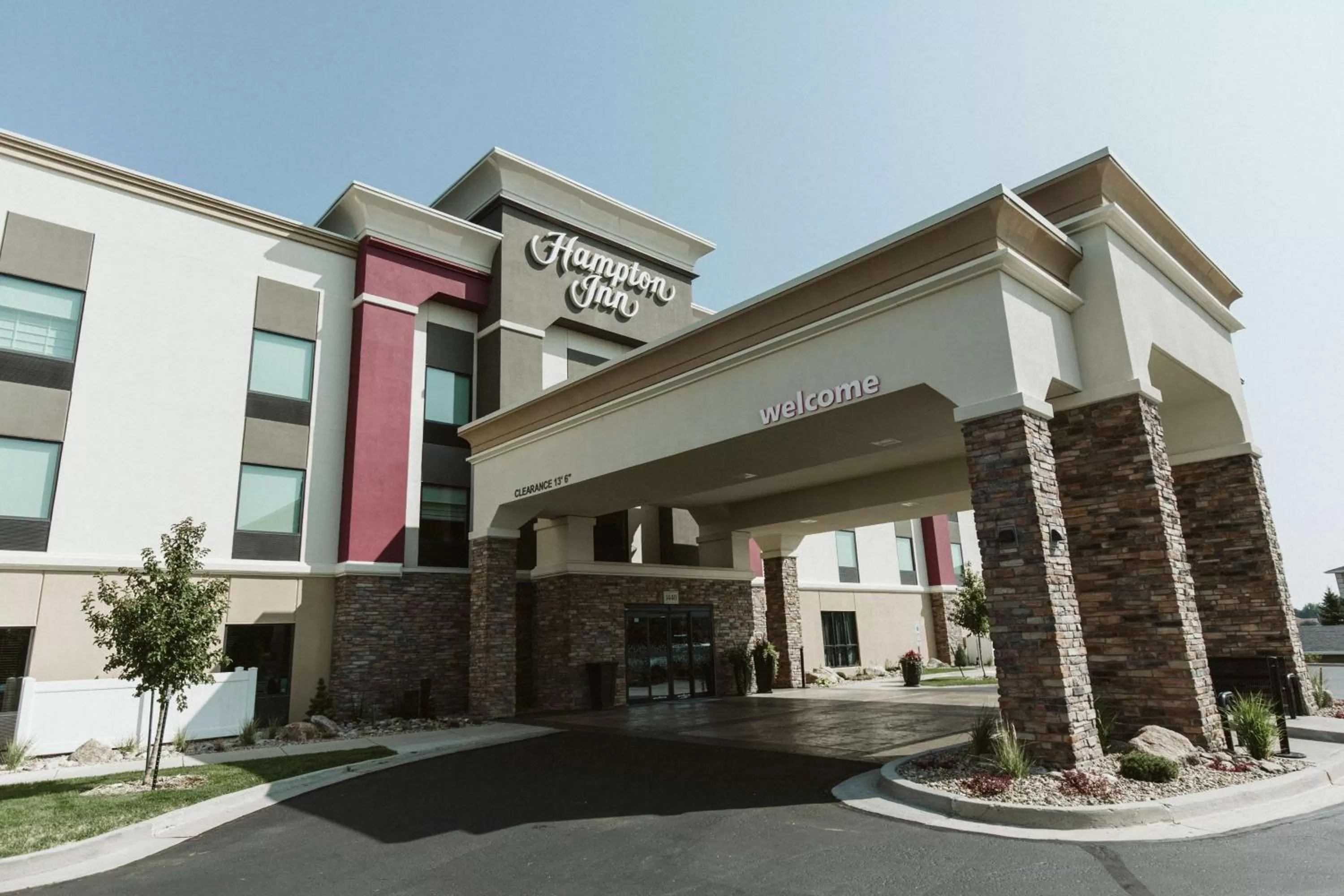 Property building in Hampton Inn Bismarck
