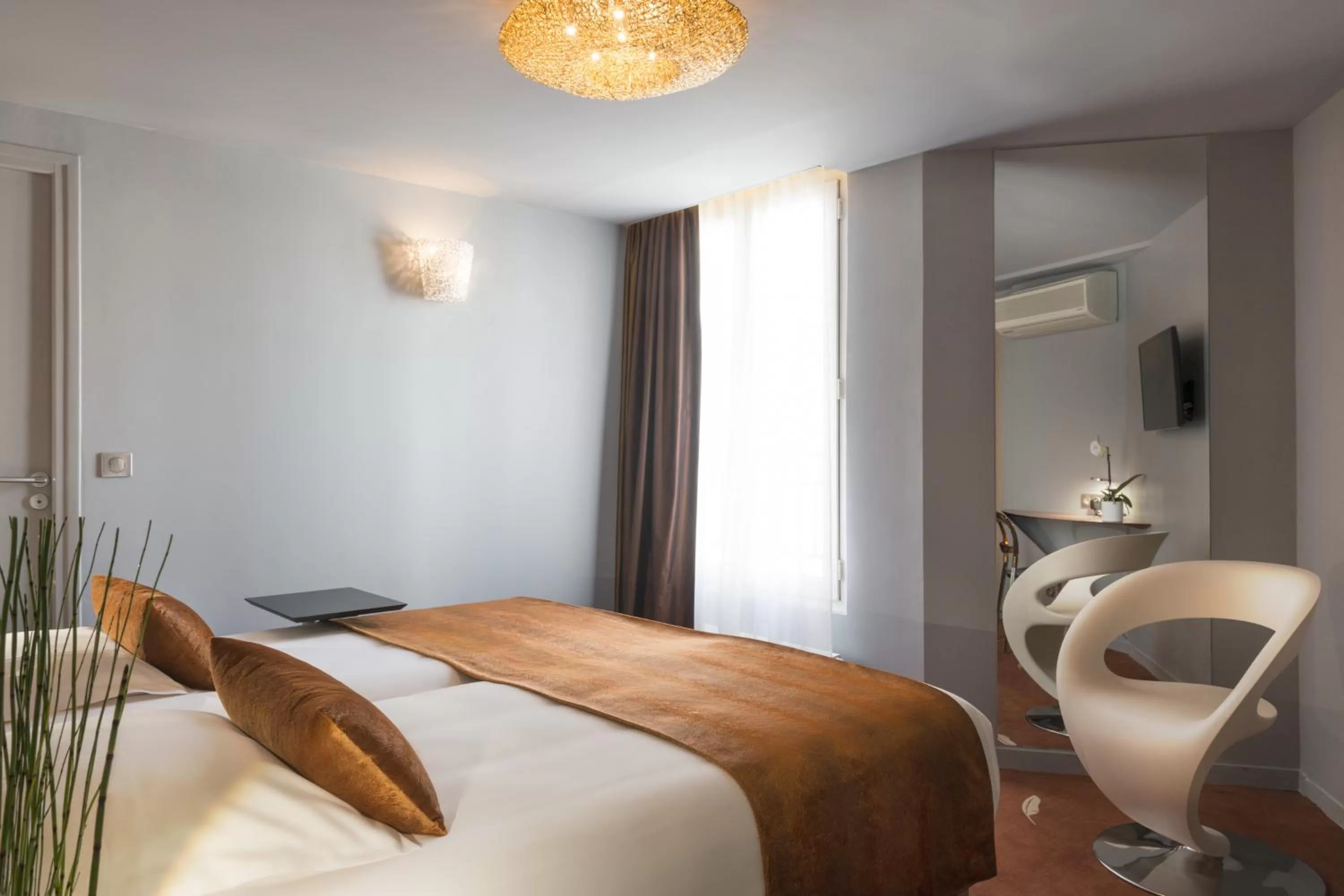 Bedroom, Bed in Le Bon Hôtel