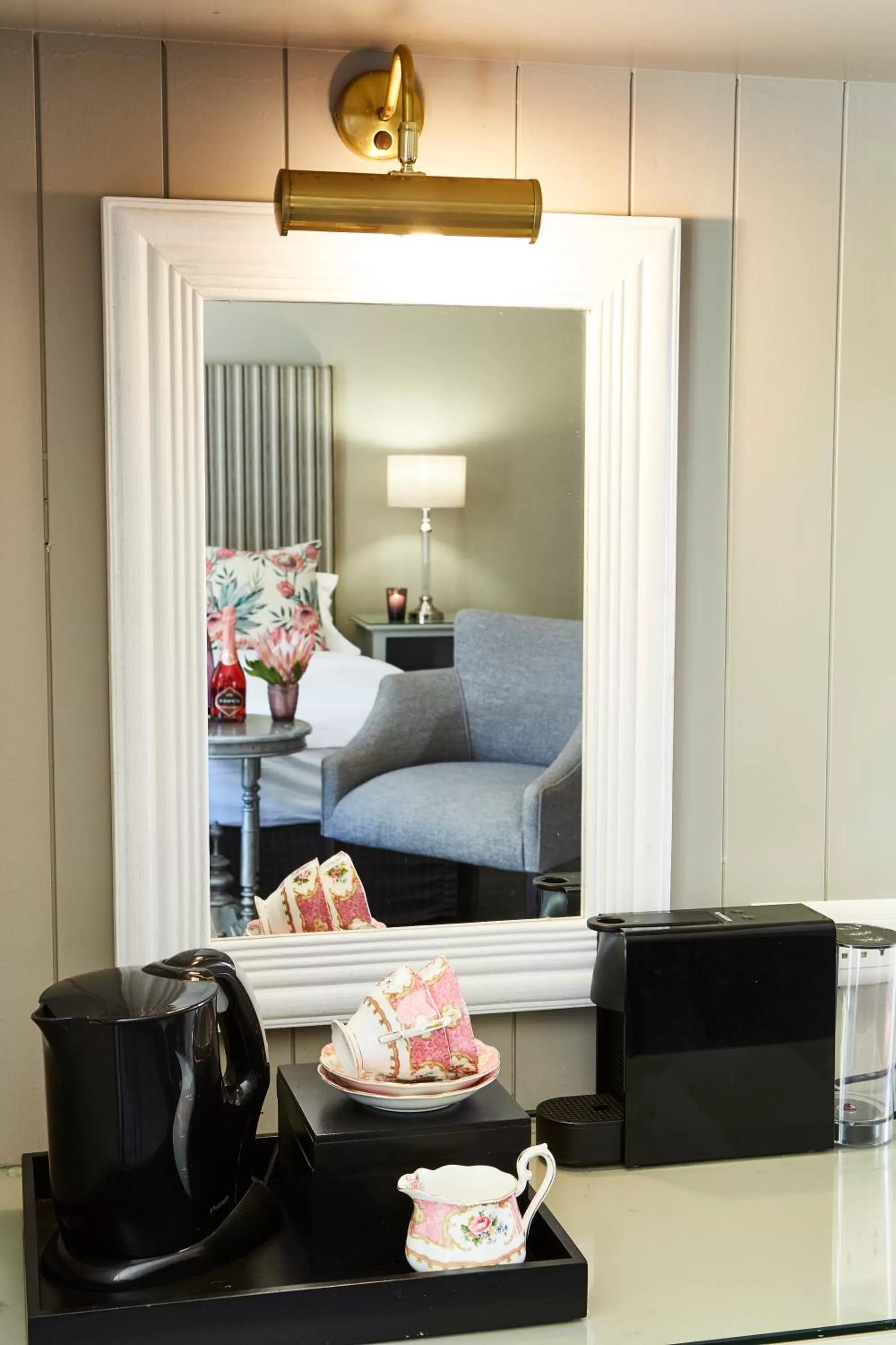 Coffee/tea facilities in The Devon Valley Hotel