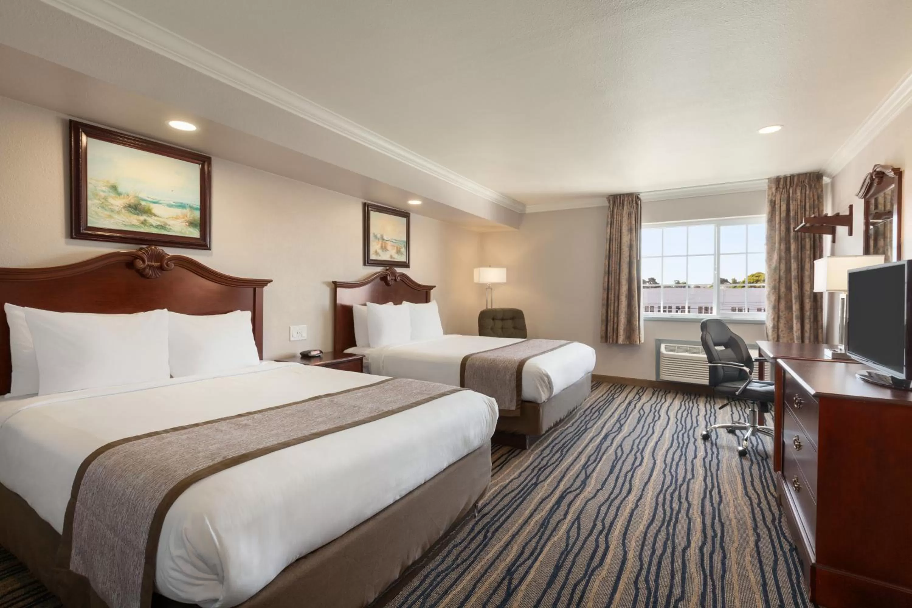 Bed in Days Inn by Wyndham Eureka CA