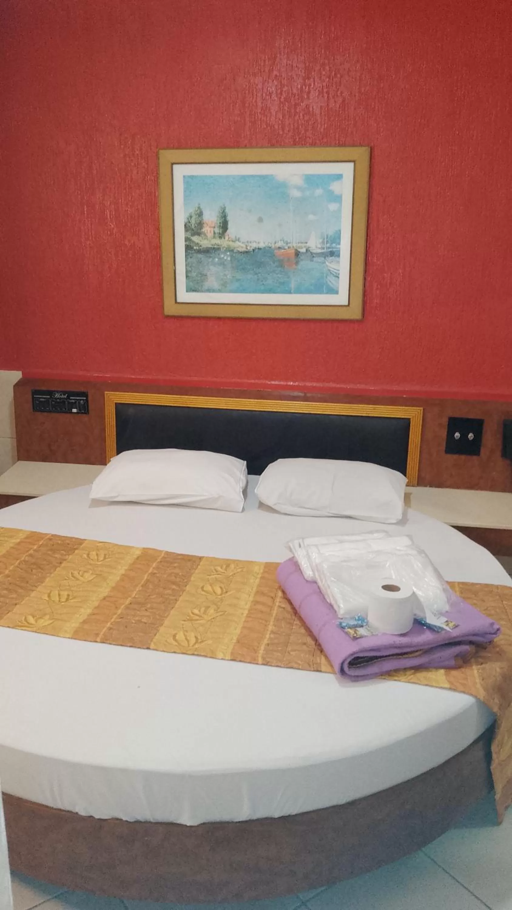 Bed in Hotel Smart Inn