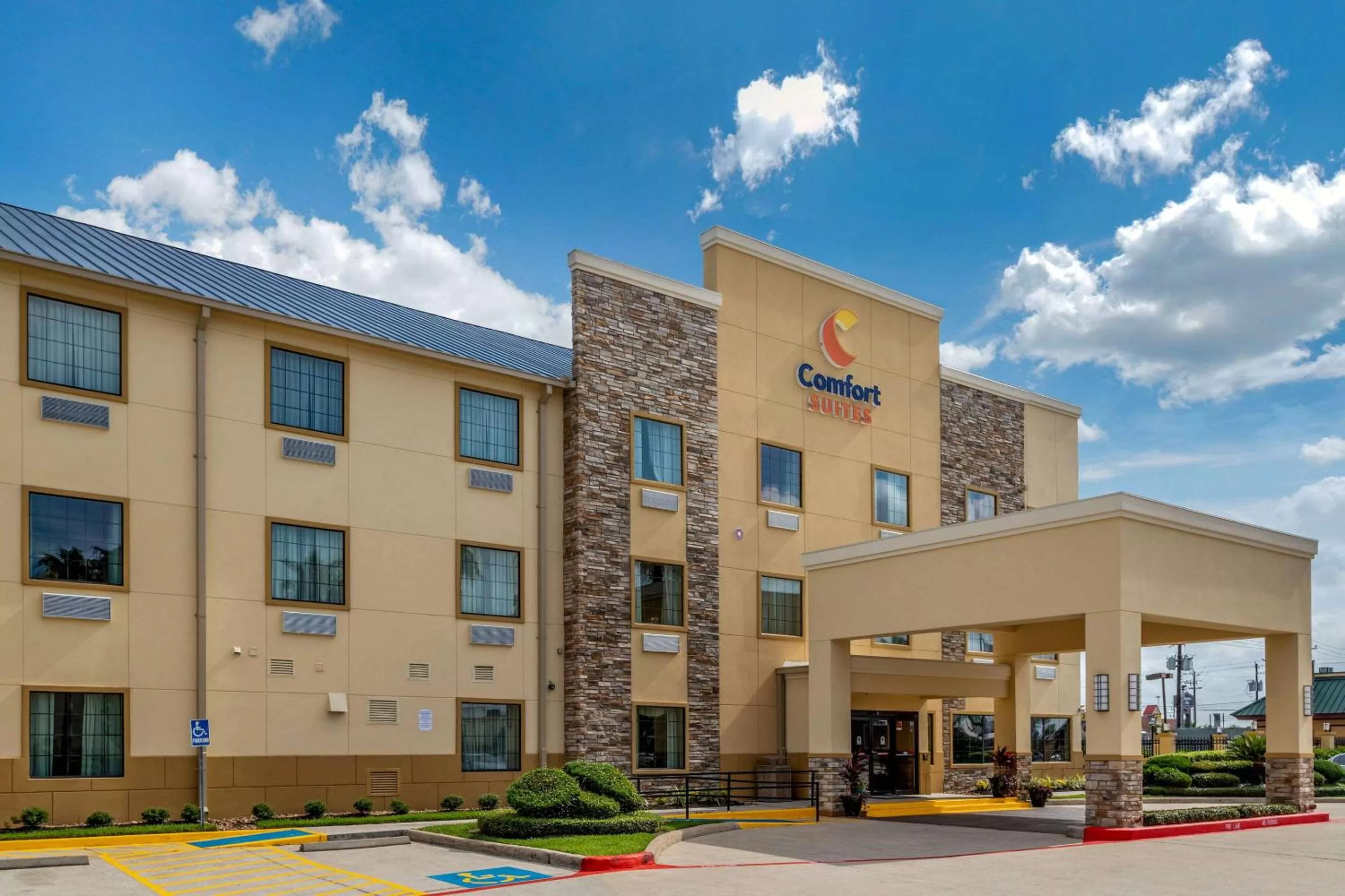 Property building in Comfort Suites Baytown I - 10