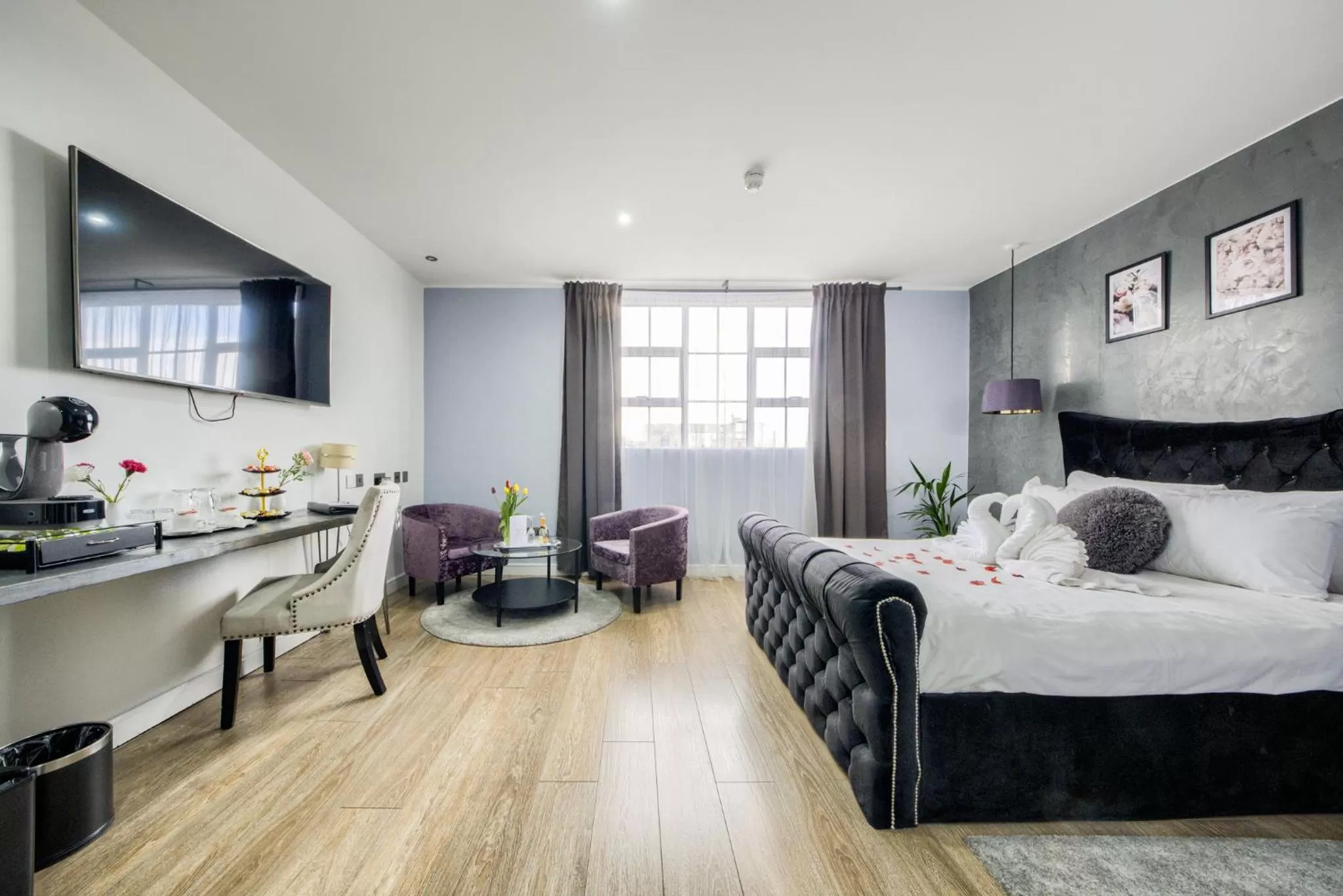 Photo of the whole room, Bed in Villare Leicester City Centre hotel