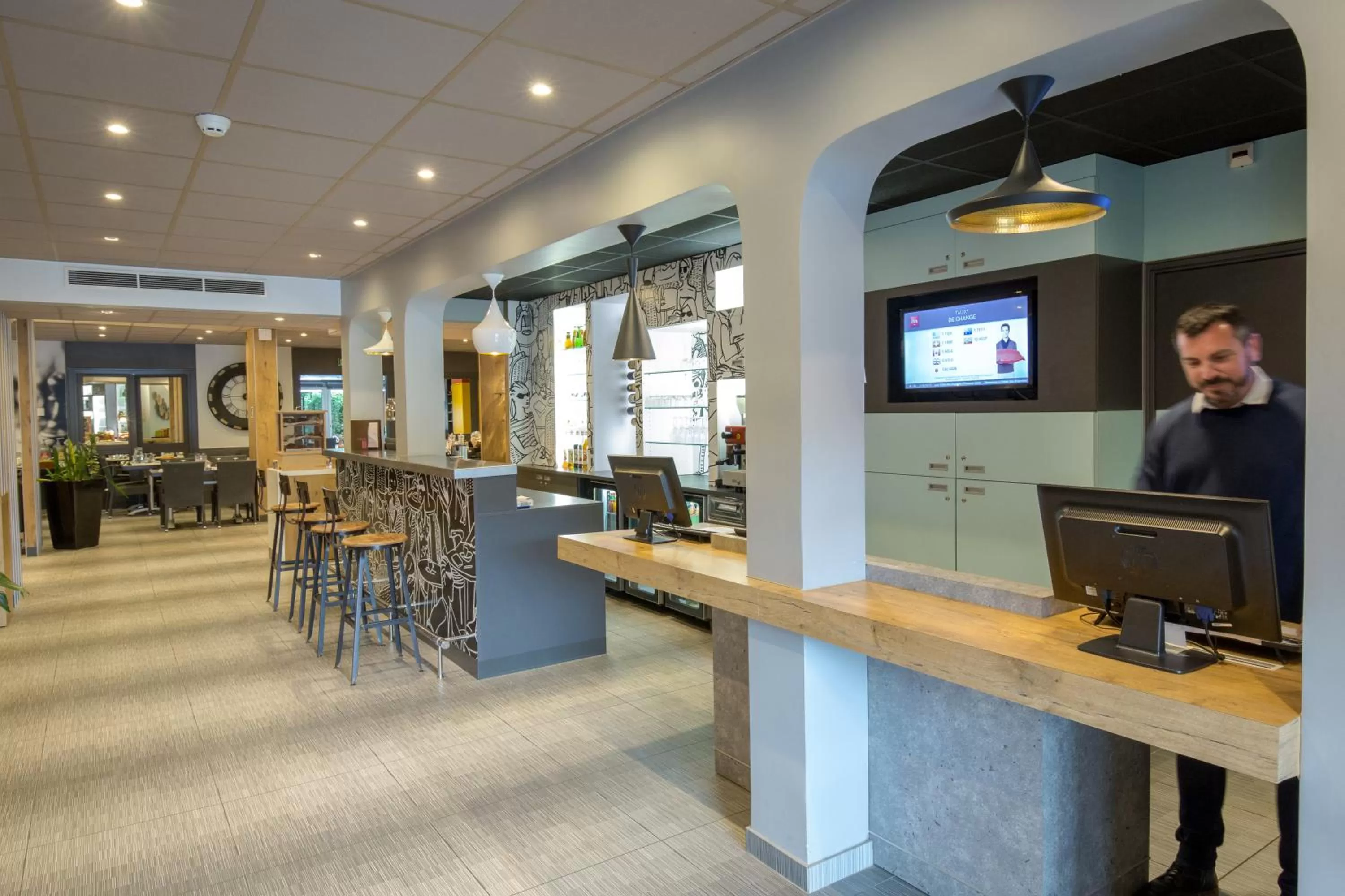 Lobby or reception in ibis Brignoles Provence Verte
