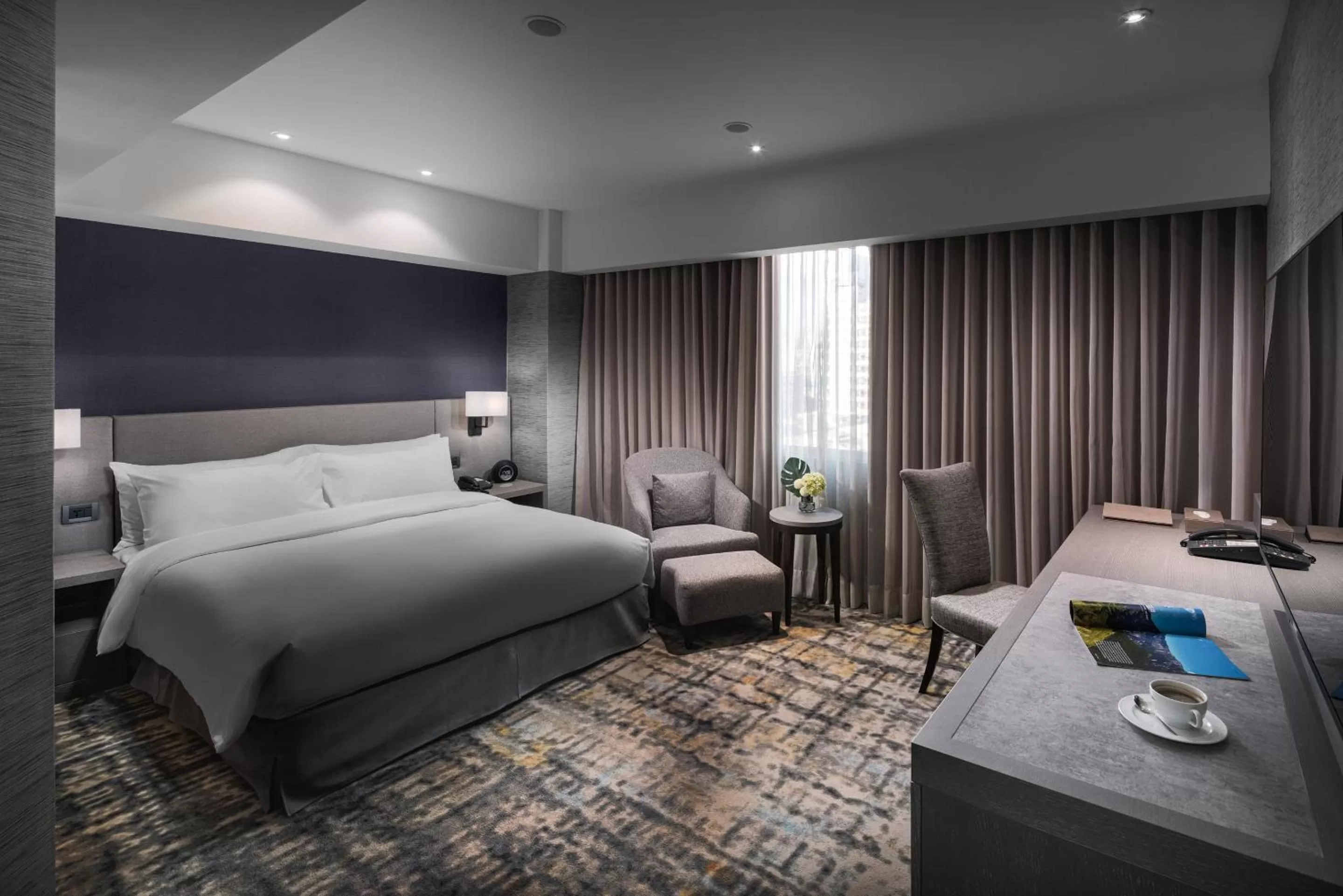 Photo of the whole room, Bed in Taipei Fullerton Hotel - South