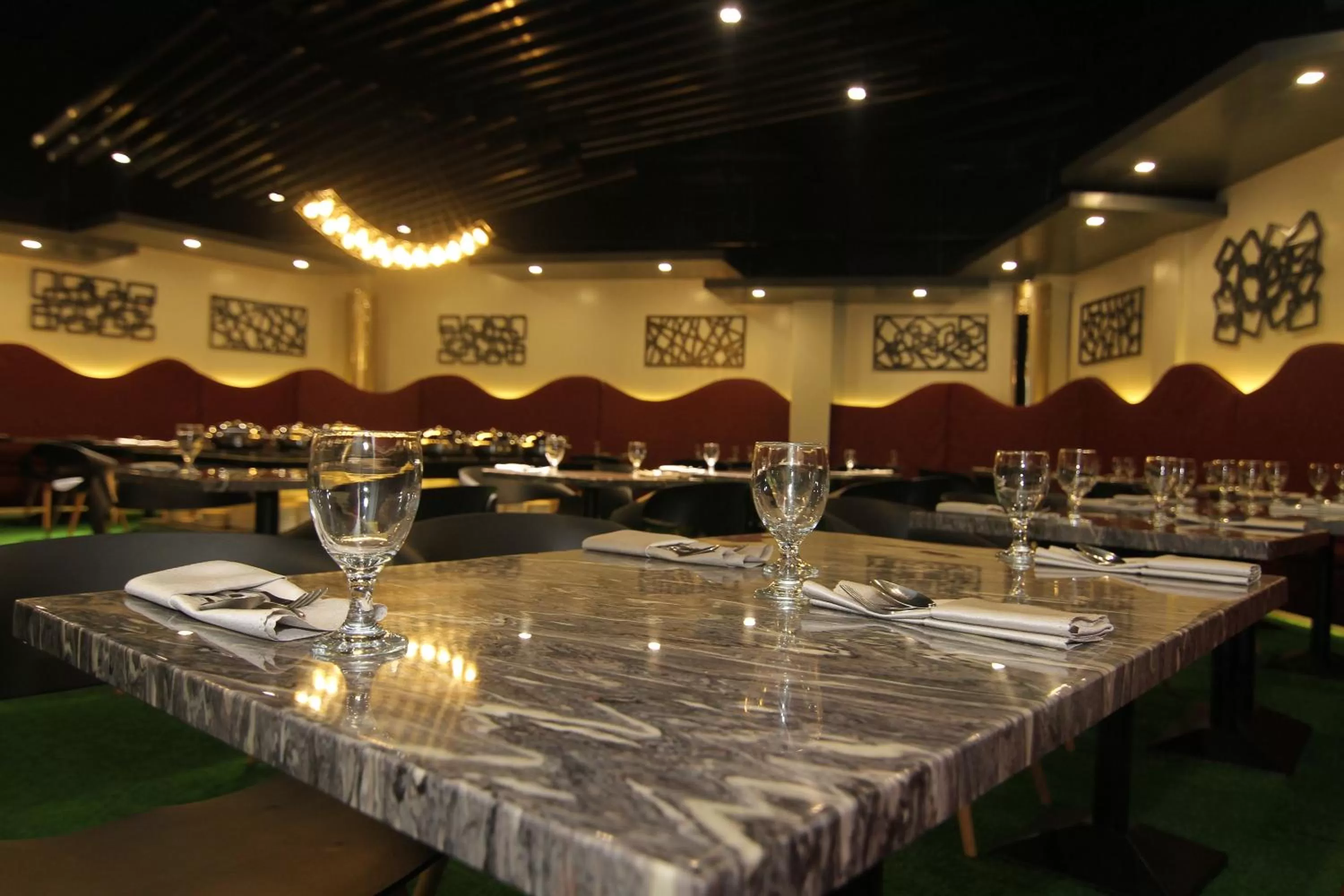 Restaurant/places to eat in Eloisa Royal Suites