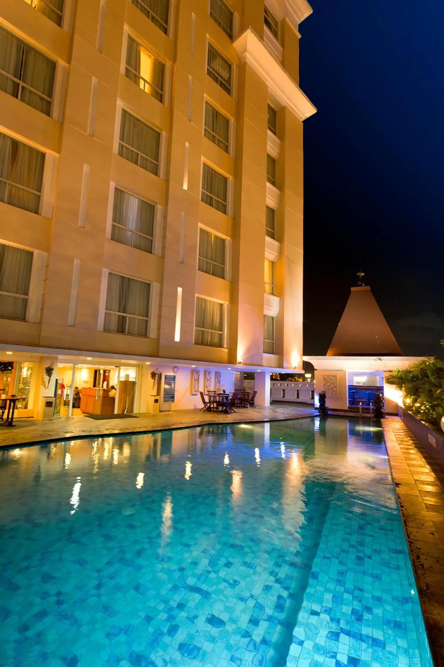 Swimming pool in Novotel Semarang