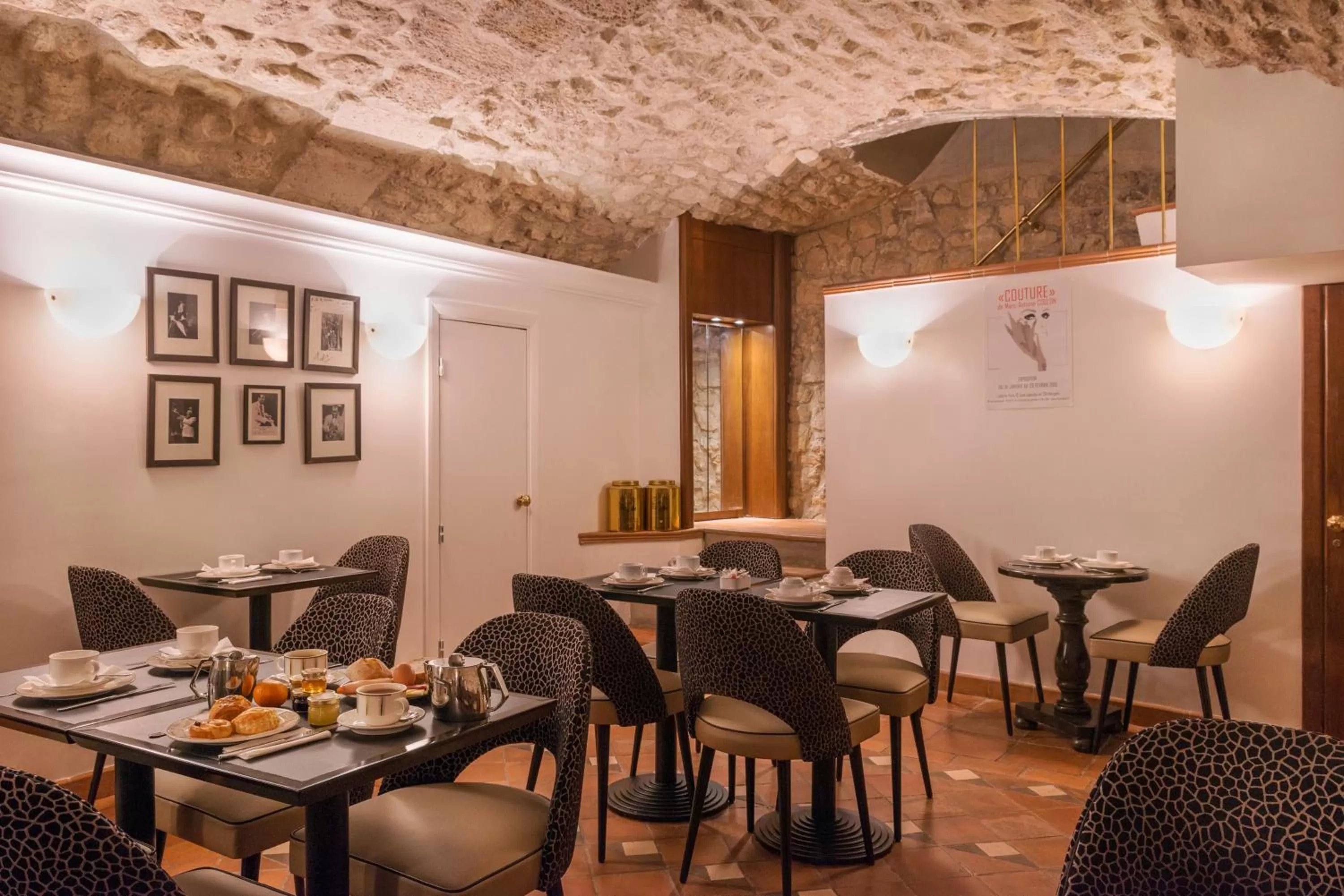 Restaurant/places to eat in Crystal Hotel