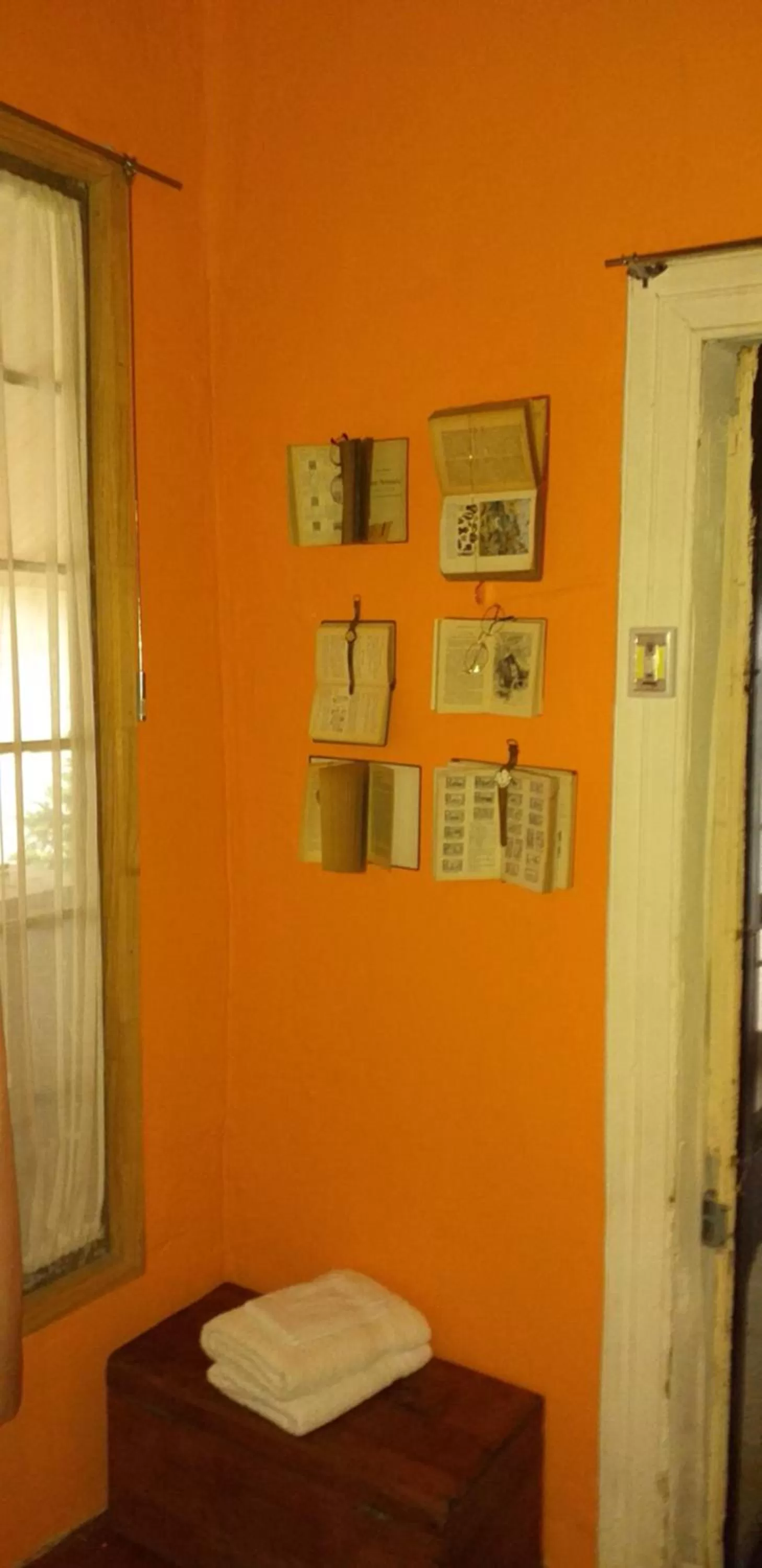 La Casa de Adobe Natural y Más