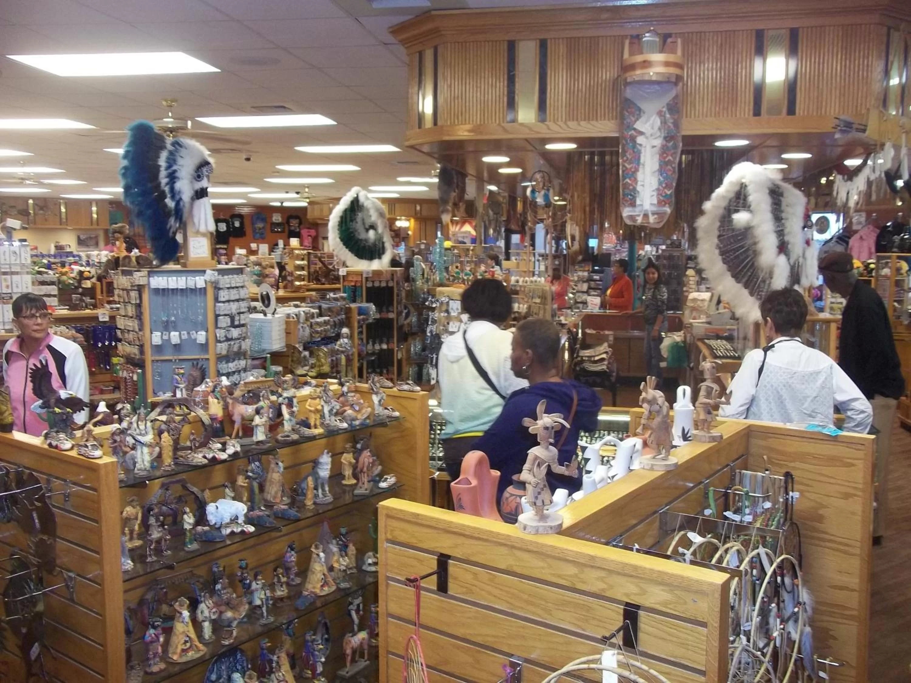 On-site shops in Grand Canyon Inn and Motel - South Rim Entrance