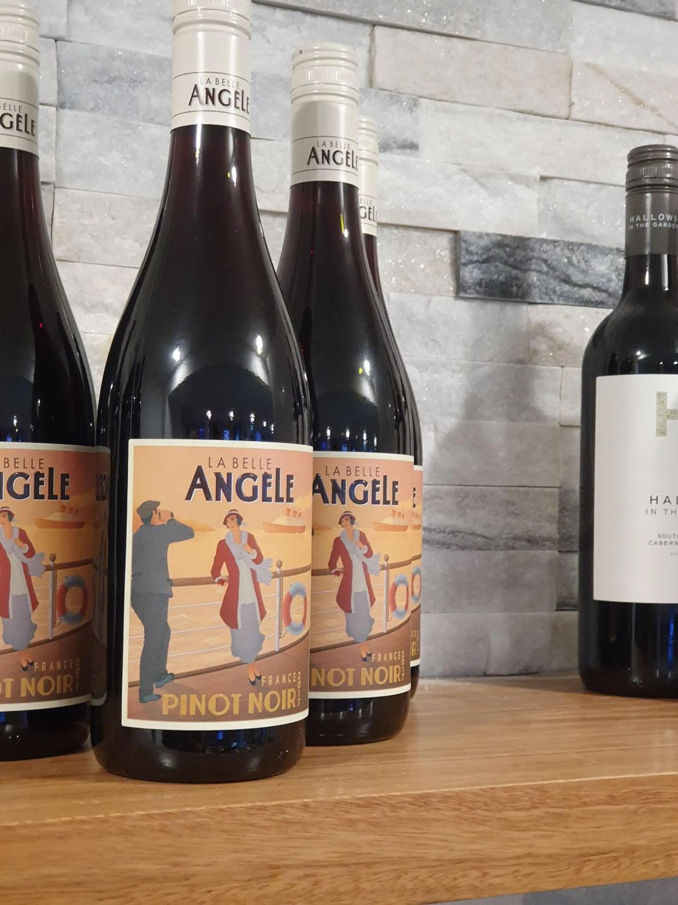 Alcoholic drinks in Empire Hotel Goulburn