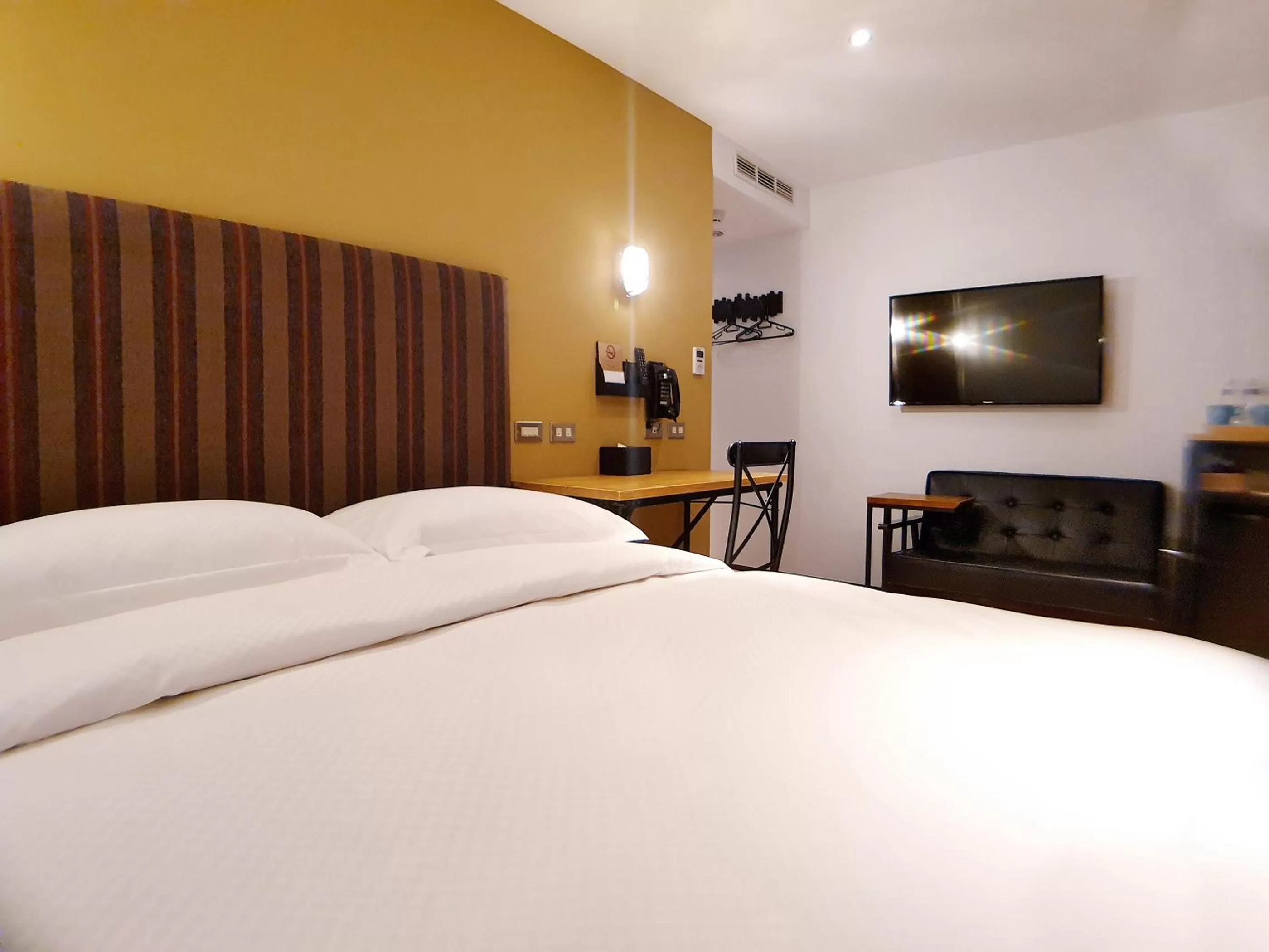 Bedroom, Bed in River inn Station