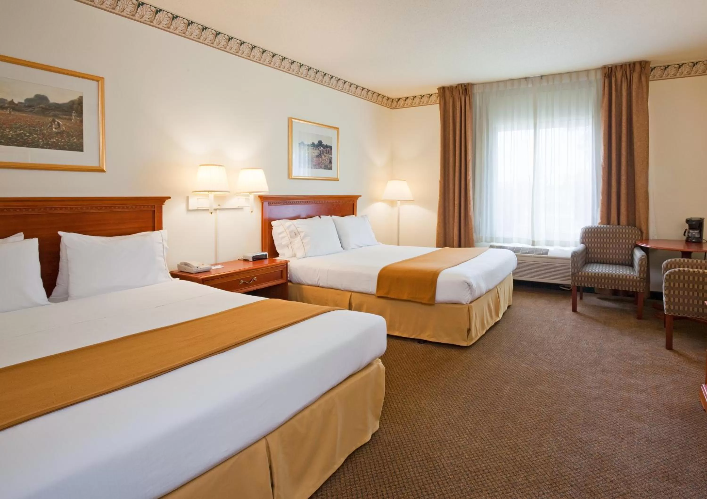 Photo of the whole room, Bed in Holiday Inn Express St Croix Valley by IHG