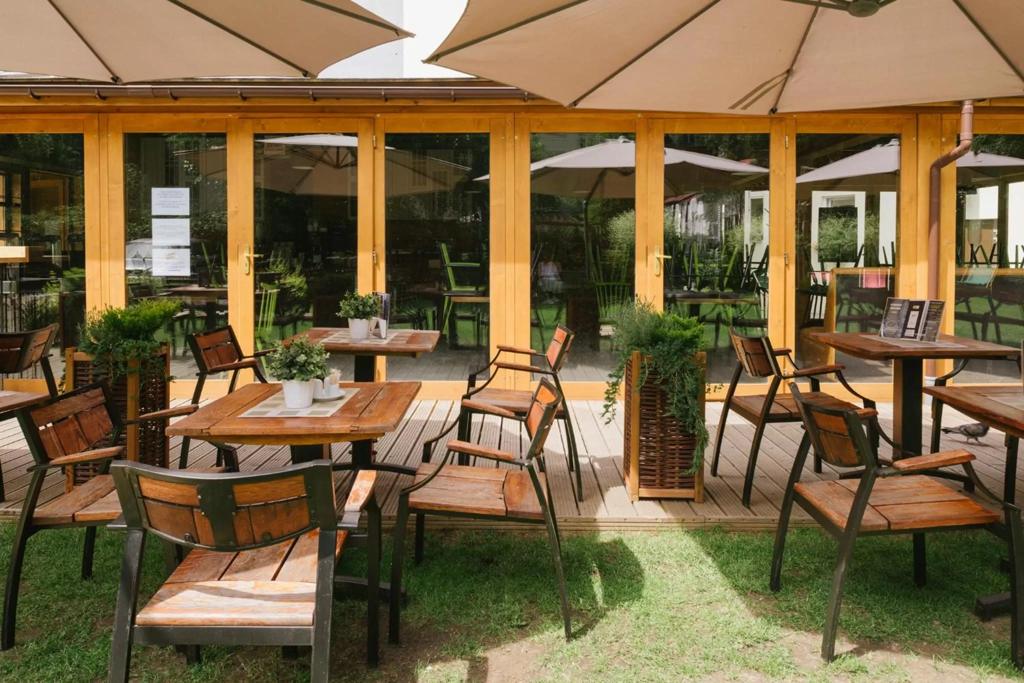 Restaurant/places to eat in Hotel Yarden by Artery Hotels