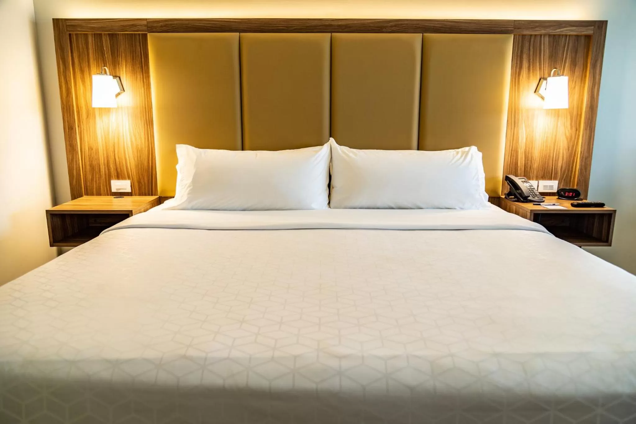 Photo of the whole room, Bed in Holiday Inn Express & Suites - Ensenada Centro by IHG