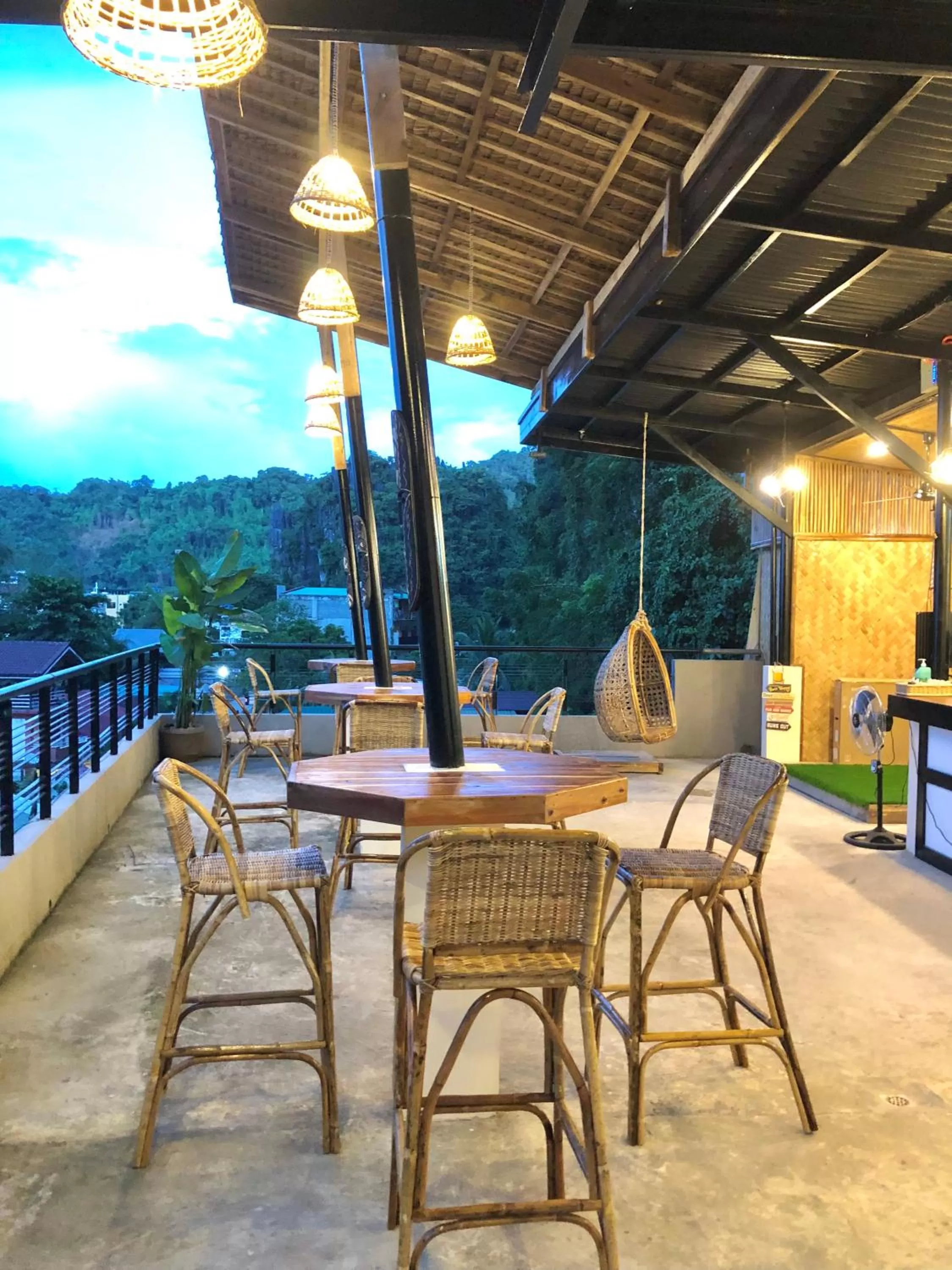 Restaurant/places to eat in Hanna's Inn, El Nido